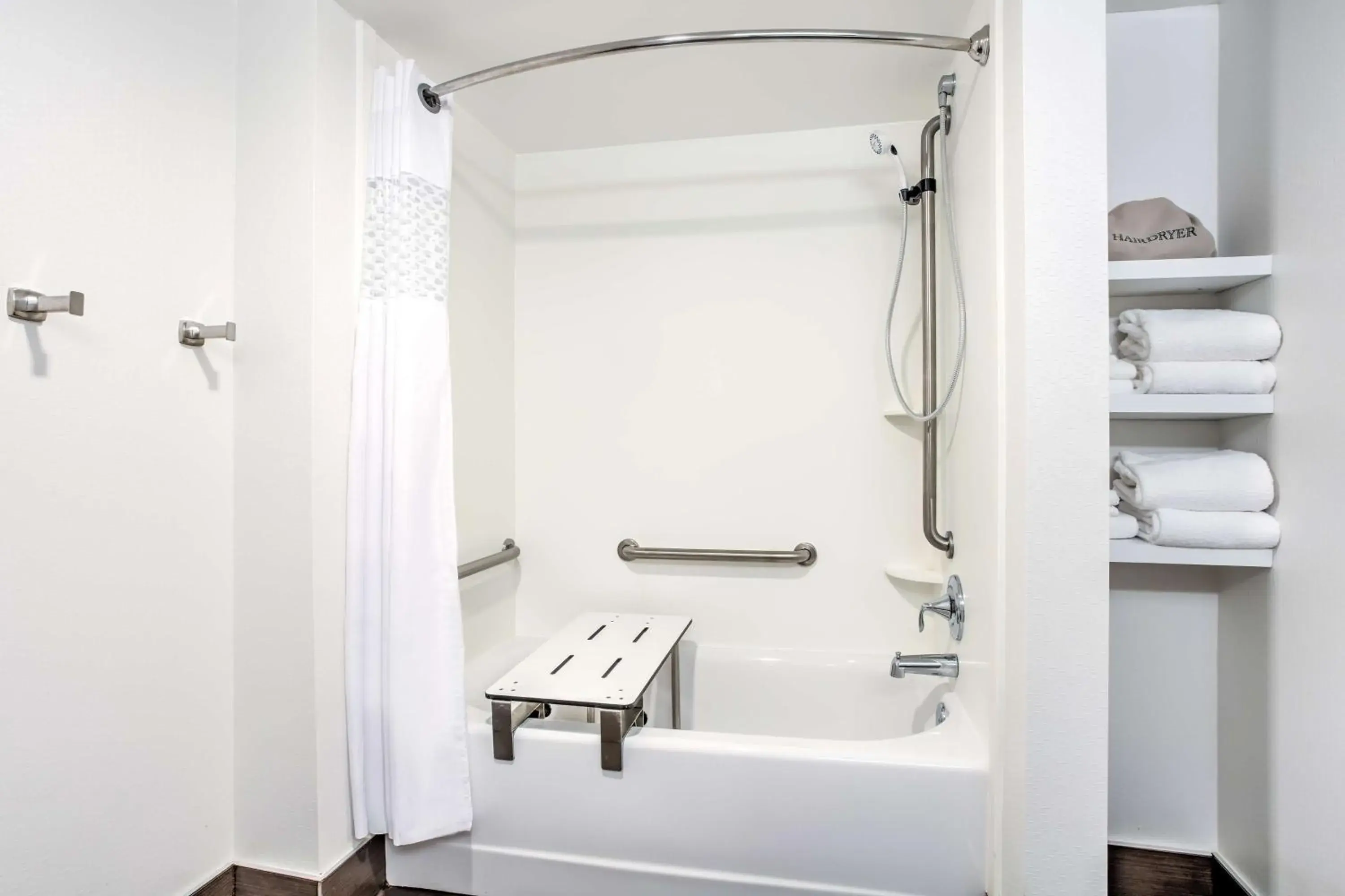 Queen Room with Two Queen Beds - Hearing Access/Non-Smoking in Hampton Inn Macon - I-475 Queen Room with Two Queen Beds - Hearing Access/Non-Smoking in Hampton Inn Macon - I-475