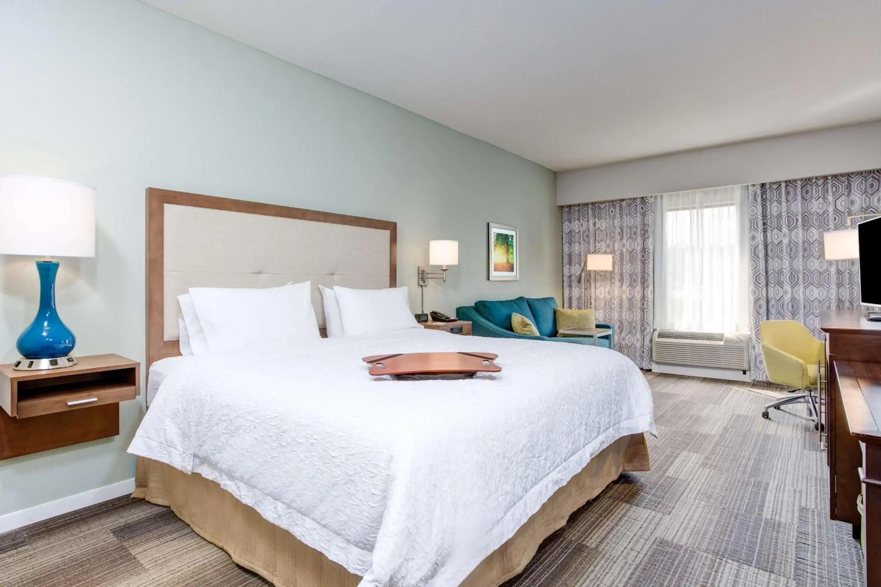 King Room with Sofa Bed - Non-Smoking in Hampton Inn Macon - I-475 King Room with Sofa Bed - Non-Smoking in Hampton Inn Macon - I-475