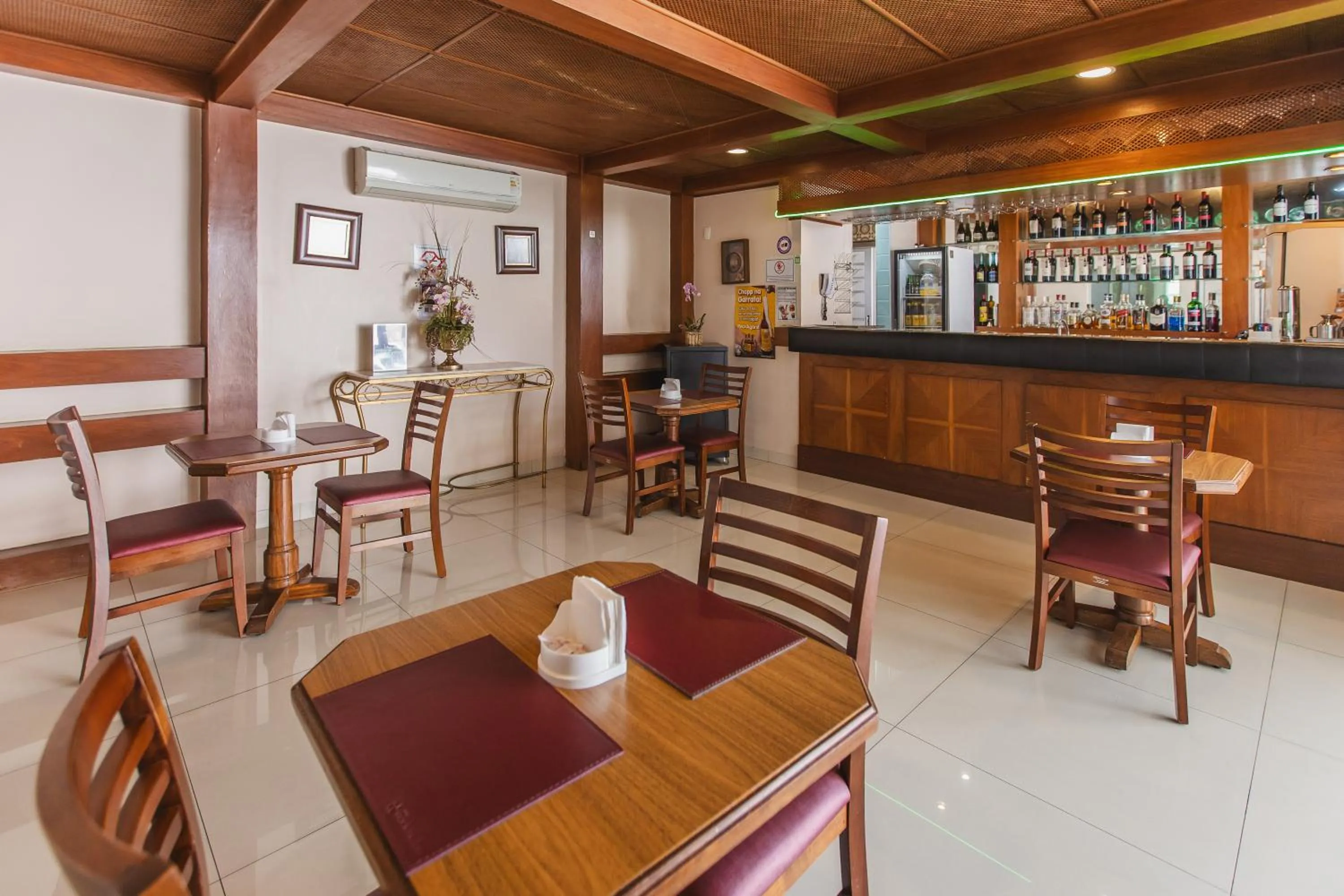 Lounge or bar in Hotel Nacional Inn Araçatuba