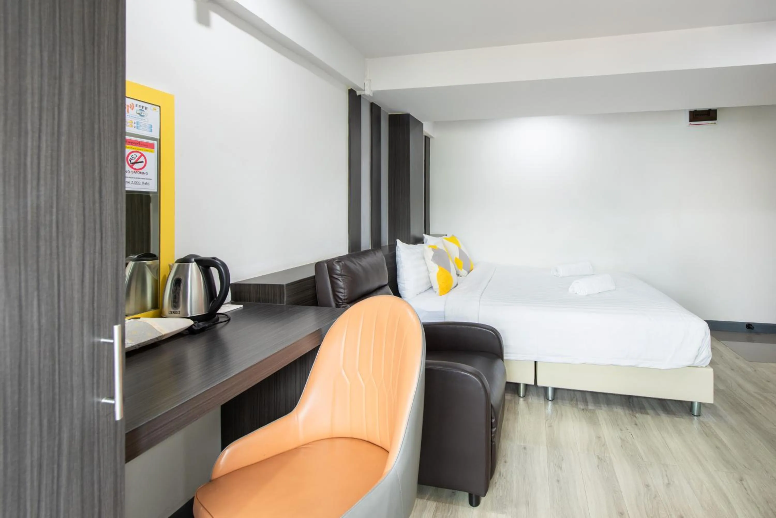 Bedroom, Bed in Riski Residence Bangbuathong