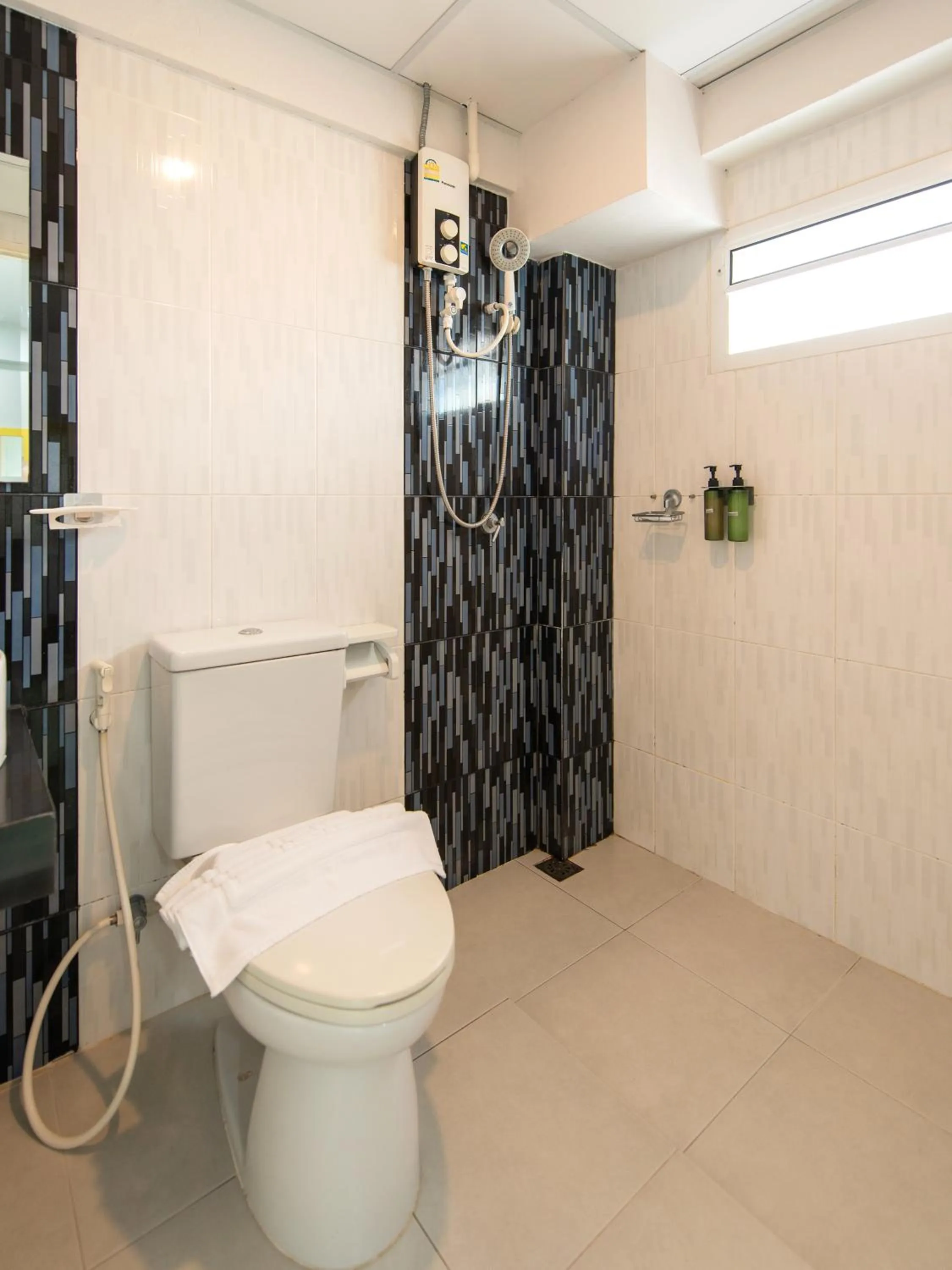 Toilet in Riski Residence Bangbuathong