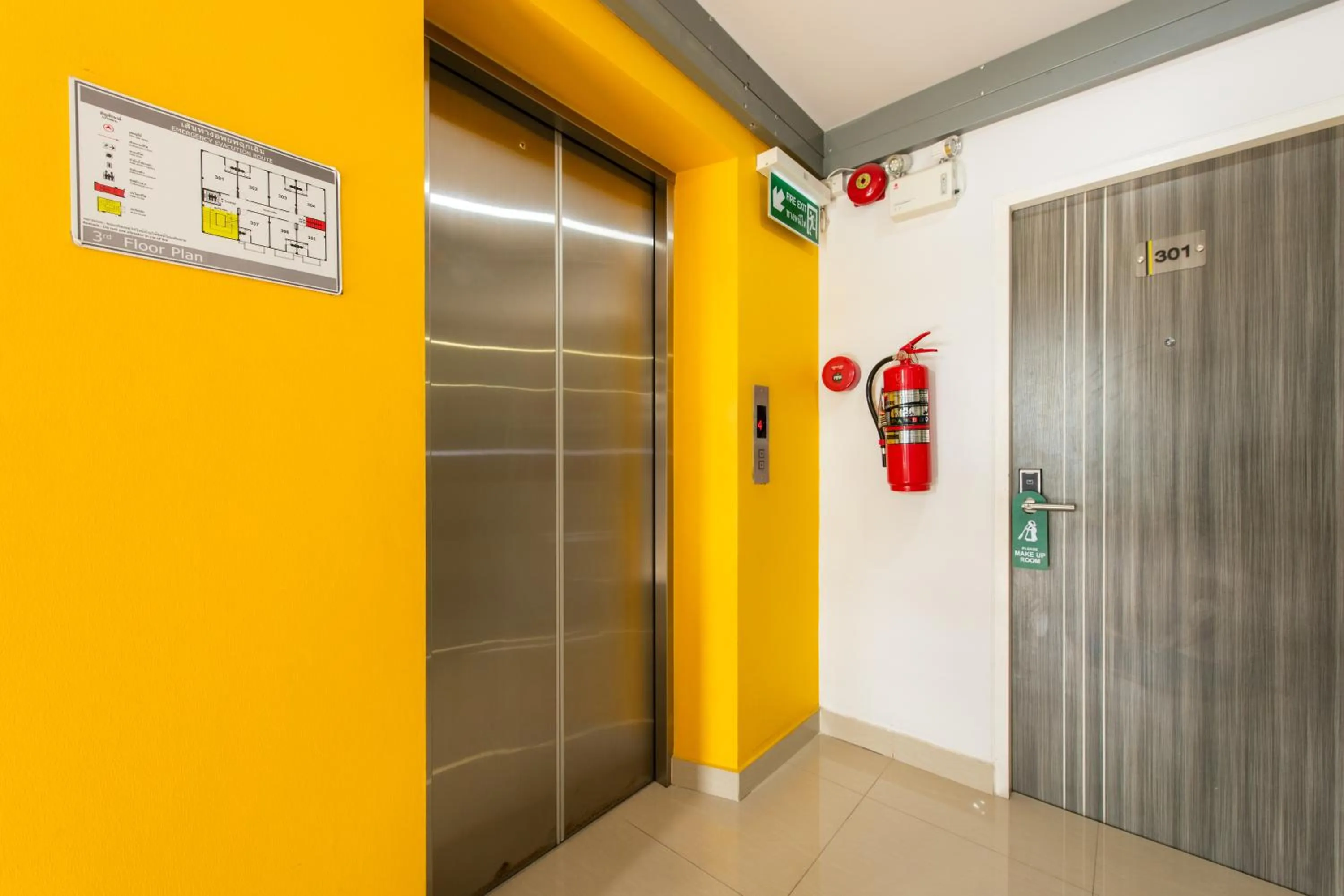 elevator in Riski Residence Bangbuathong