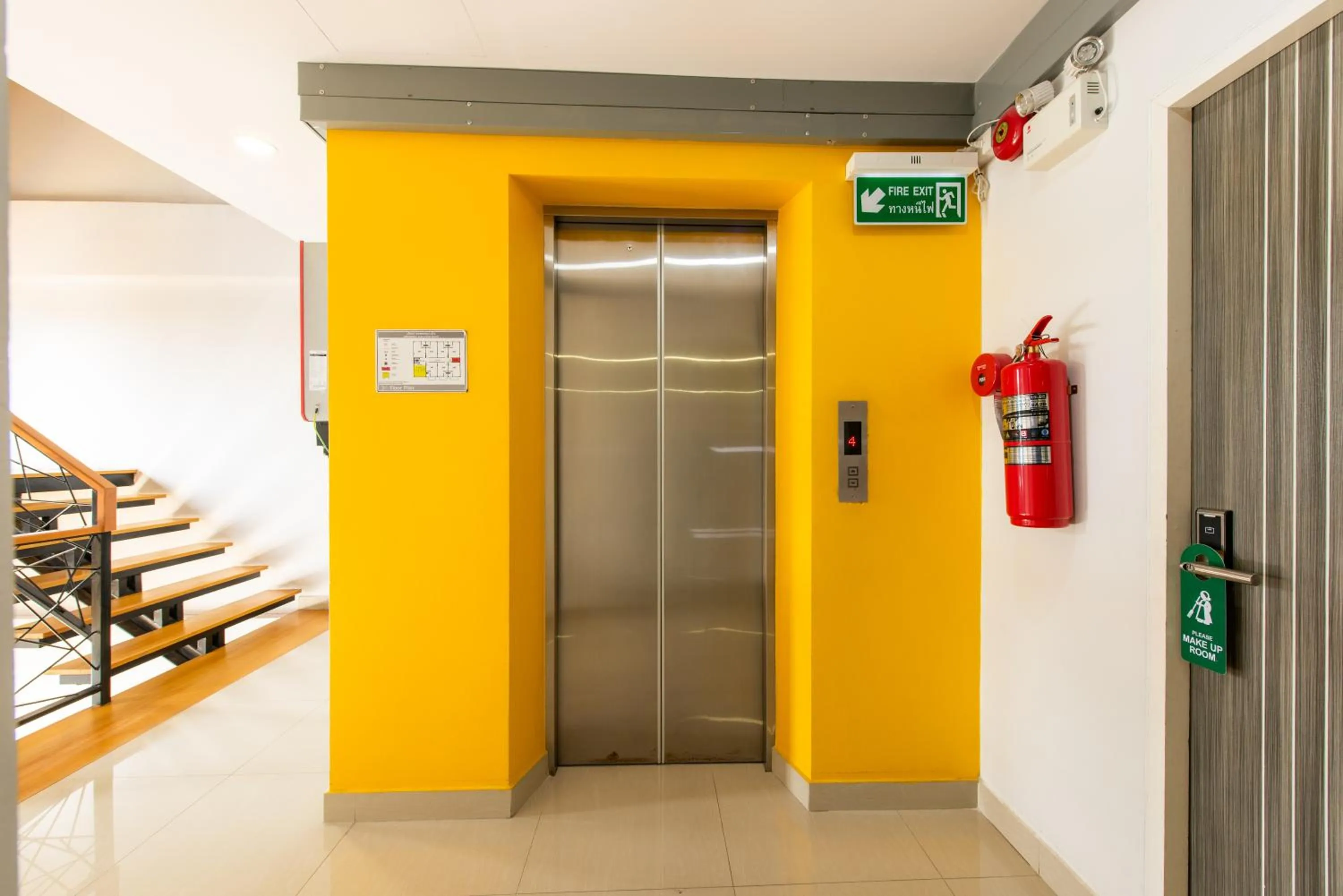 elevator in Riski Residence Bangbuathong