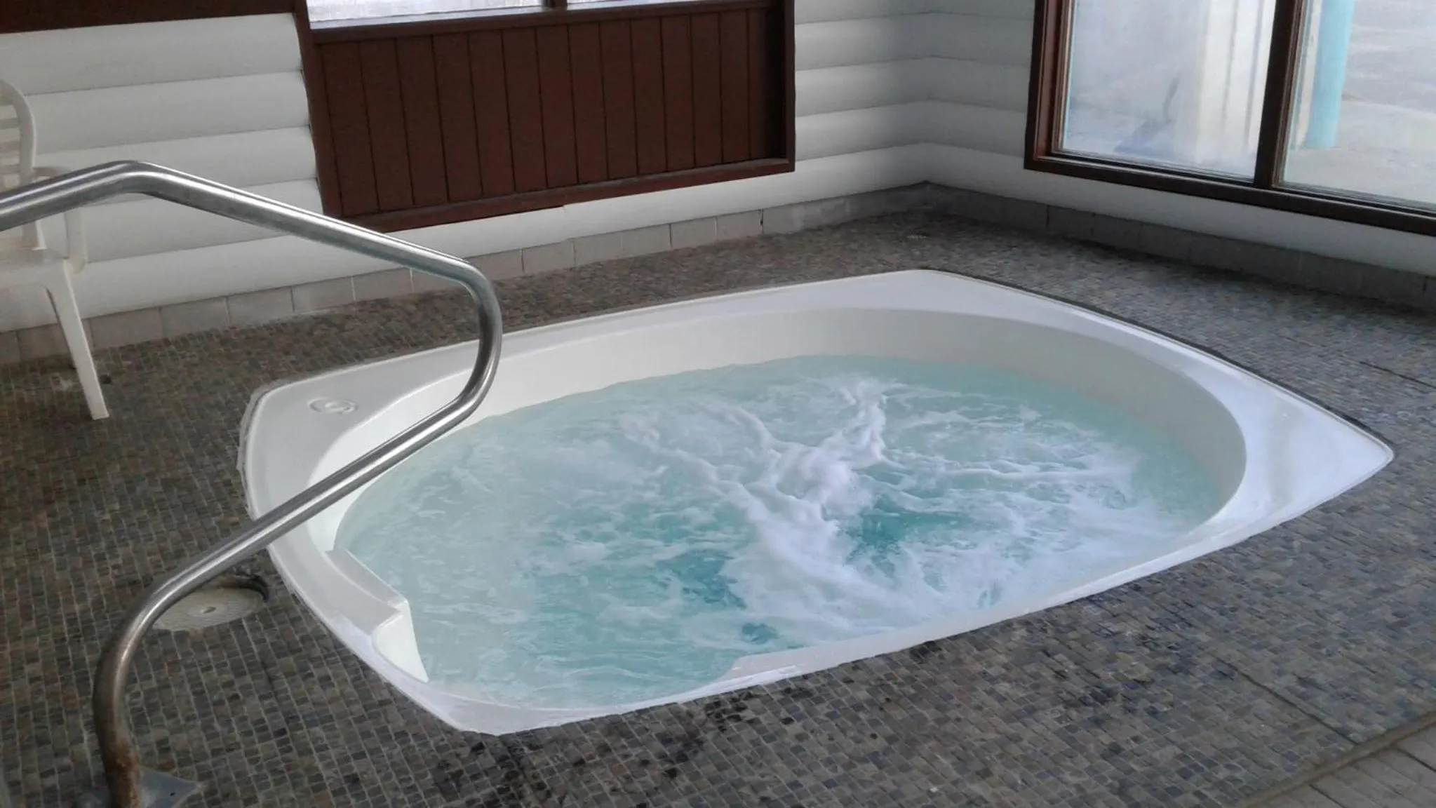 Hot Tub in Alpine Inn