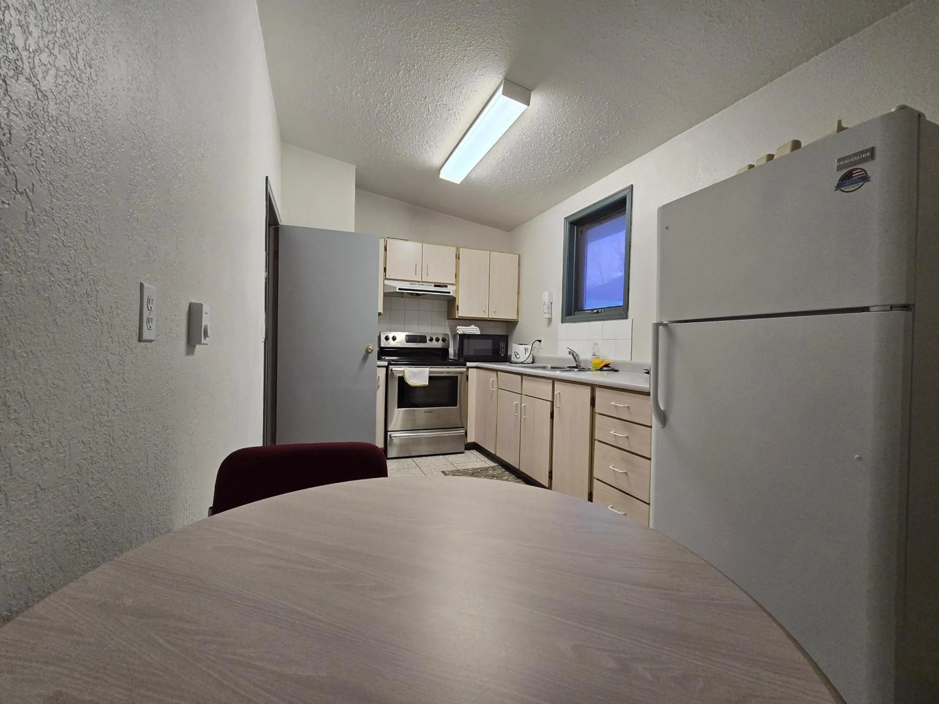 kitchen in Alpine Inn