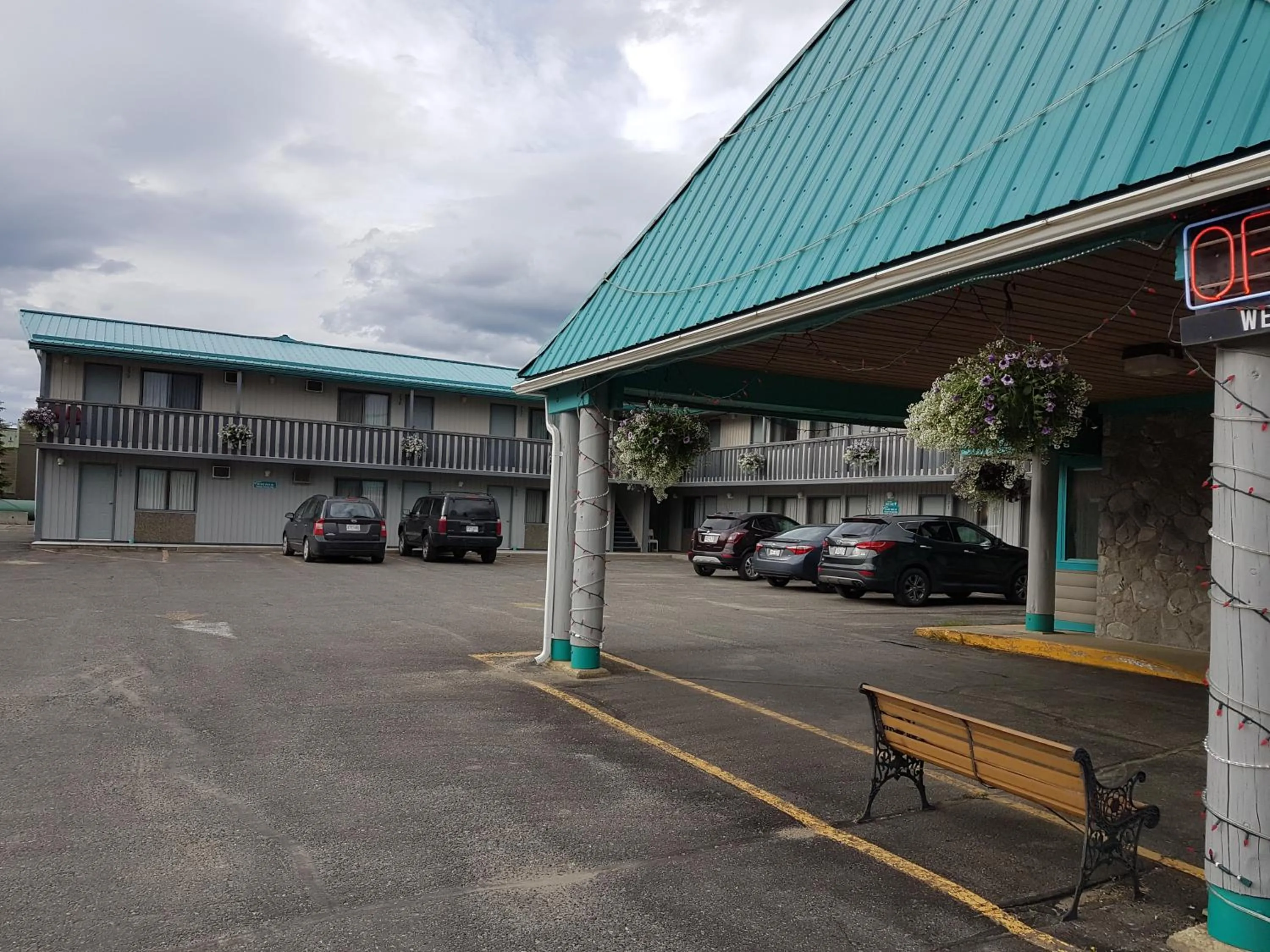 Property building in Alpine Inn