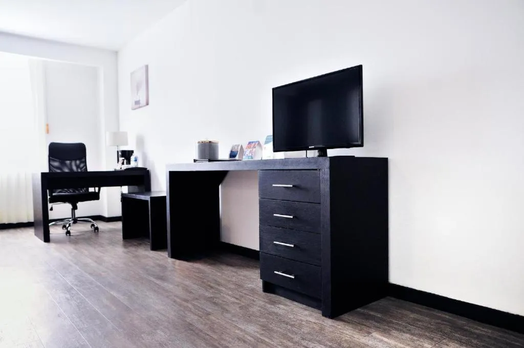 TV and multimedia in Comfort Inn Morelia