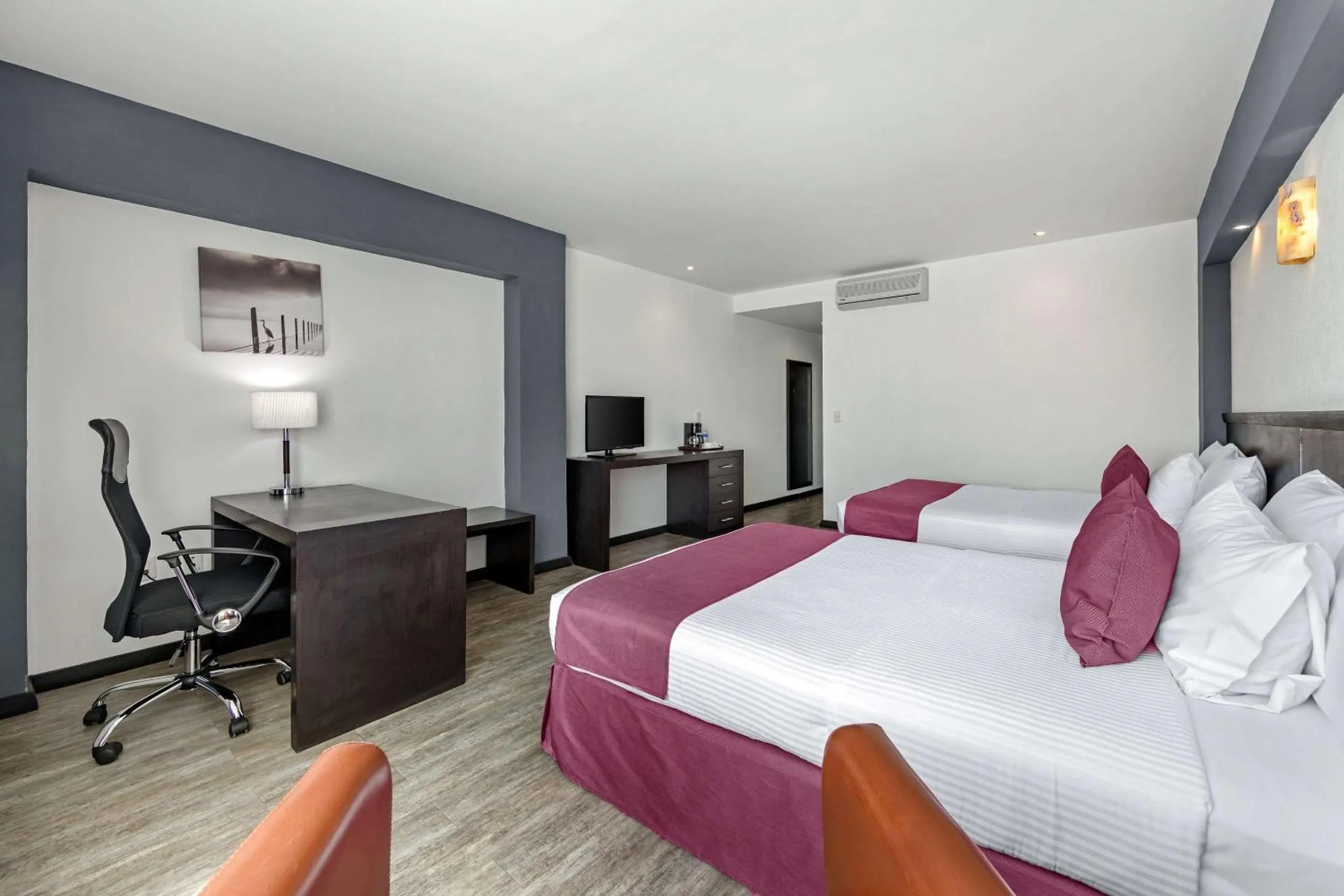 Photo of the whole room, Bed in Comfort Inn Morelia