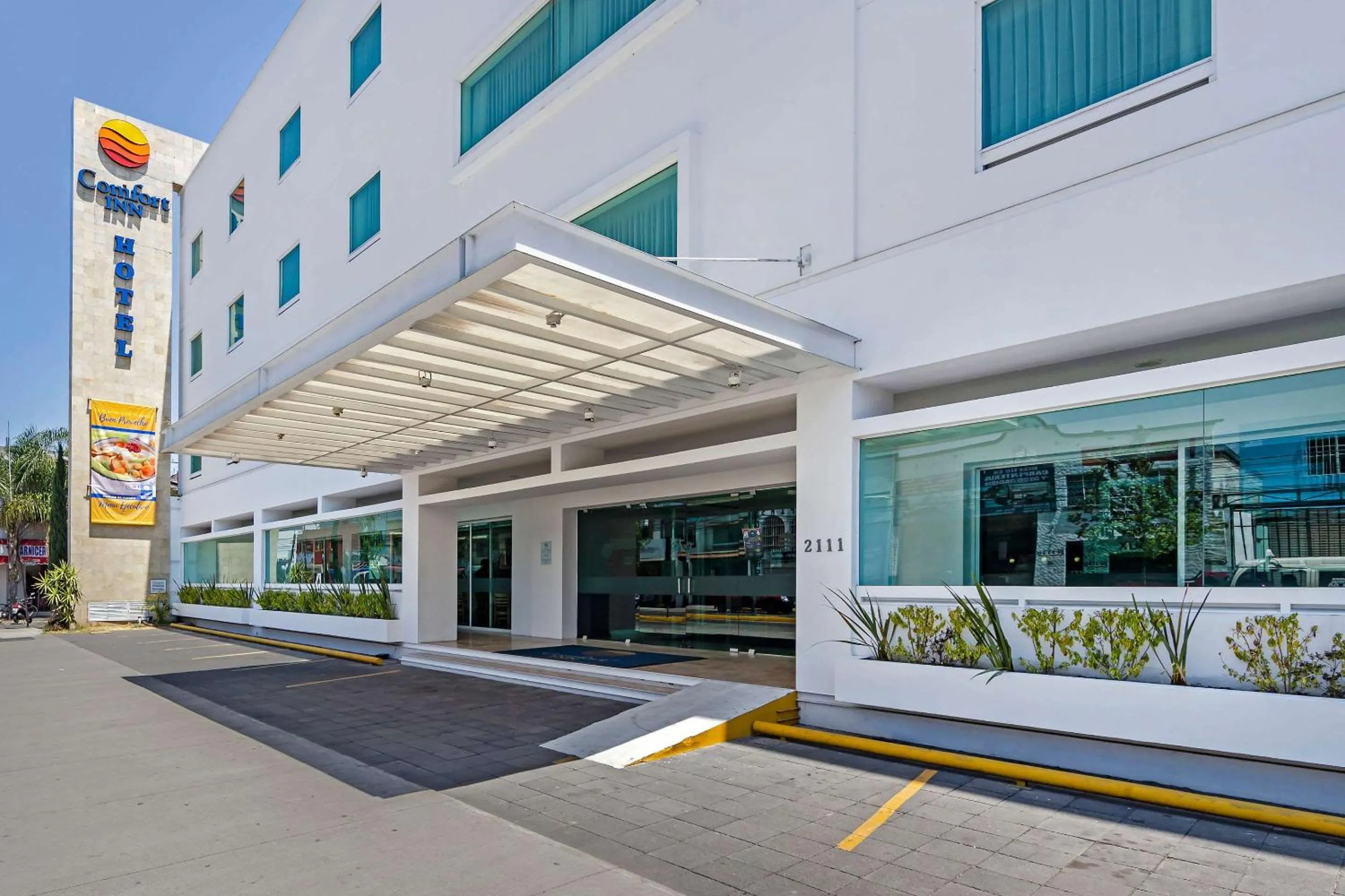 Property building in Comfort Inn Morelia