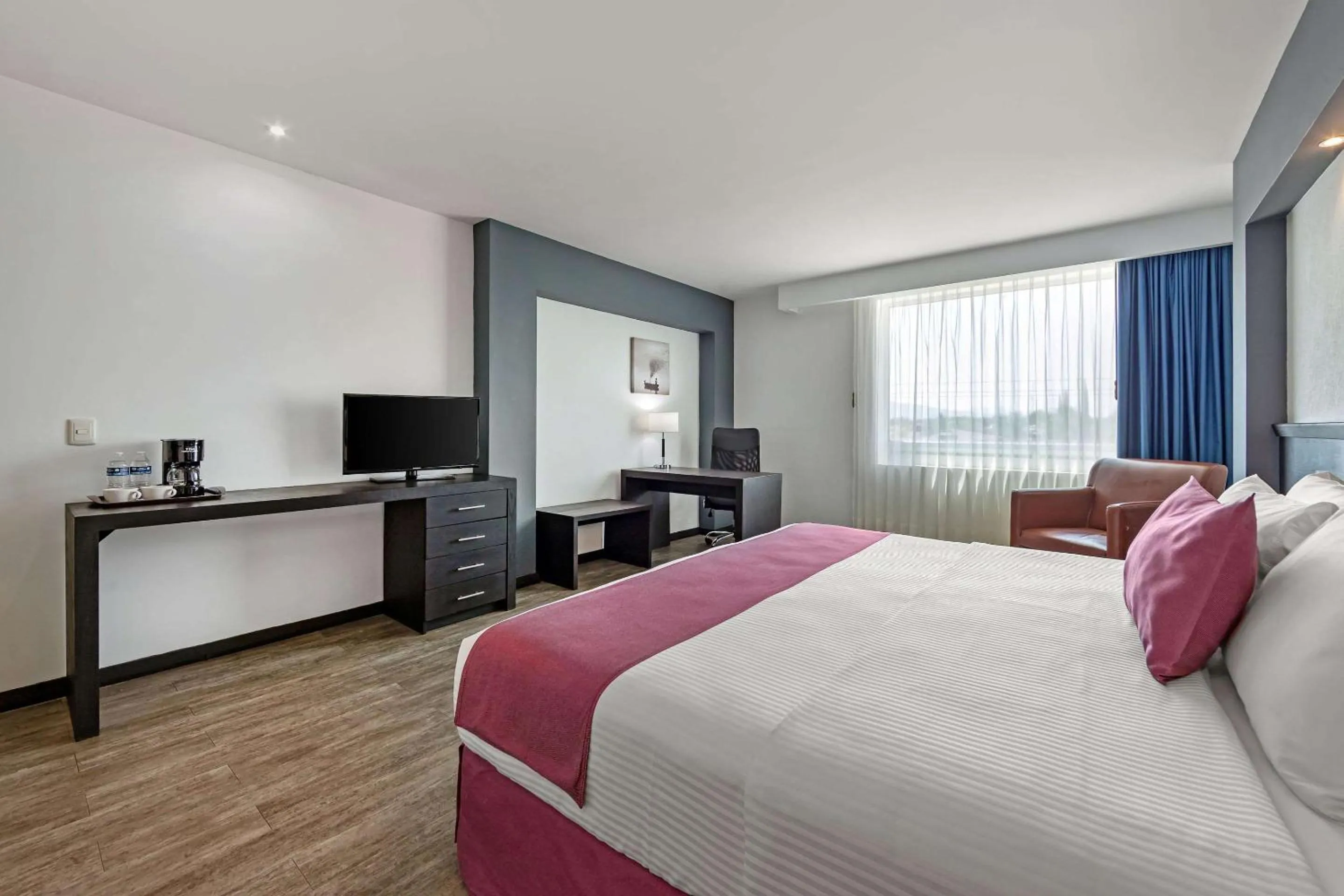 Photo of the whole room, Bed in Comfort Inn Morelia