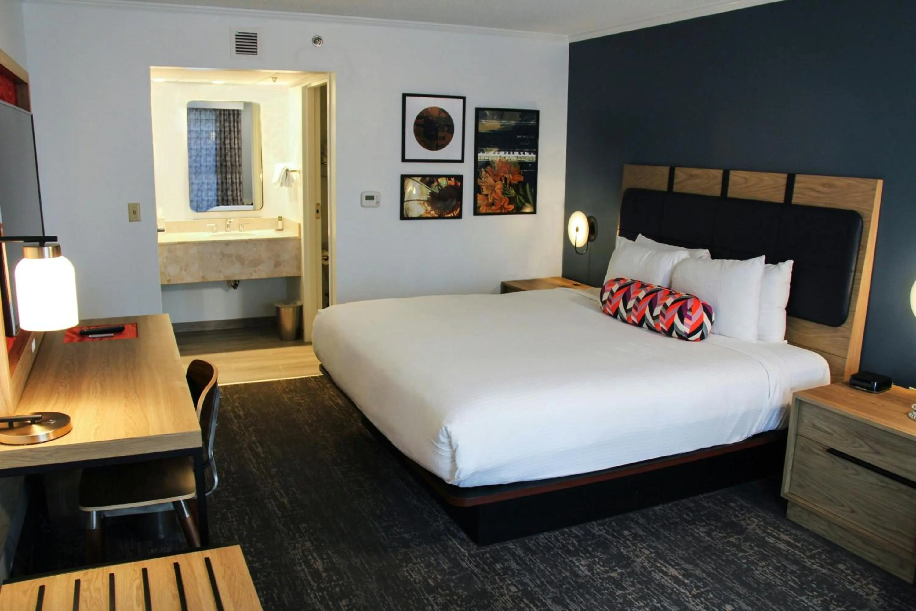 Photo of the whole room, Bed in The Inn at Opryland, A Gaylord Hotel