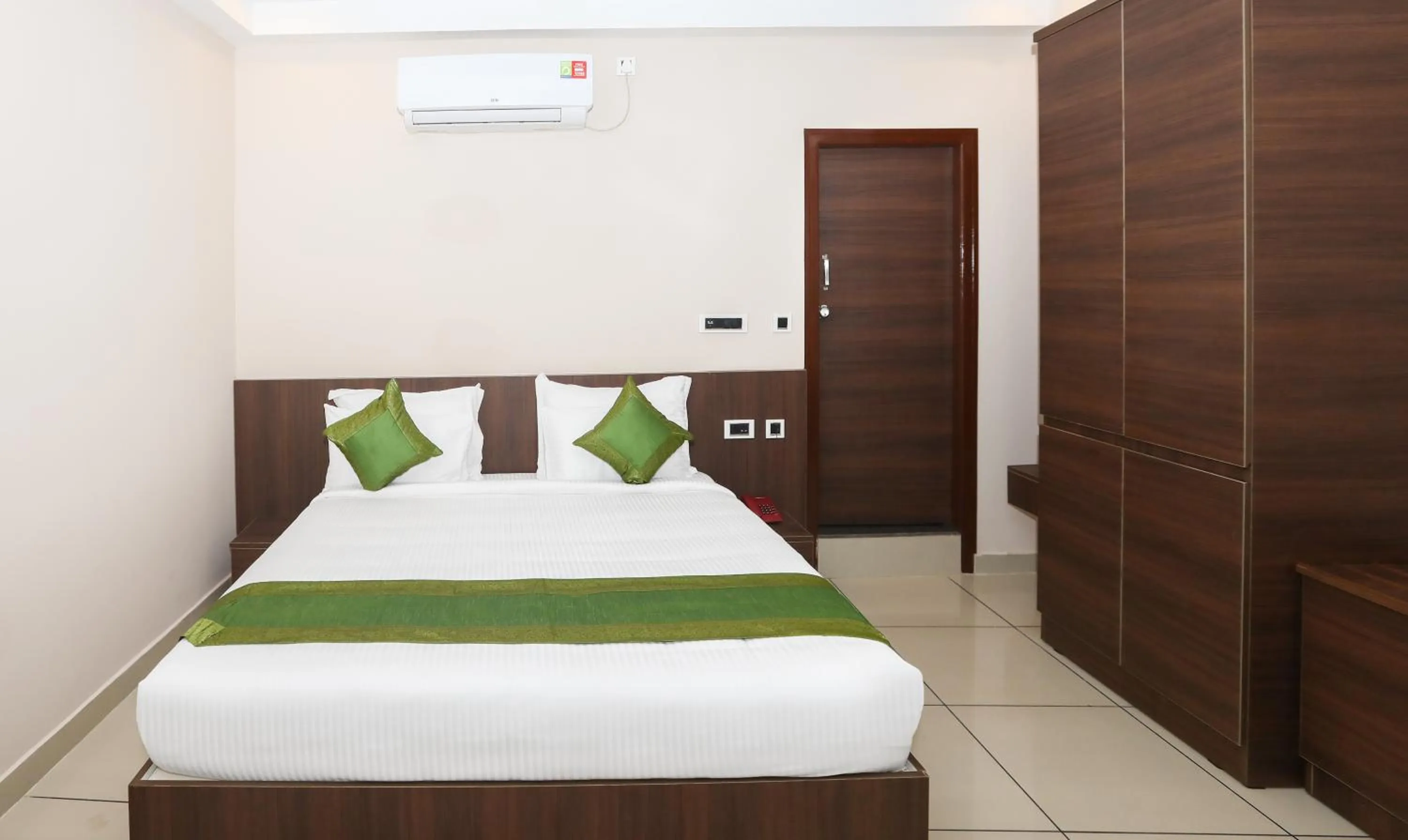 Bedroom, Bed in Treebo Durga Boji Grand, Gonikoppal Town