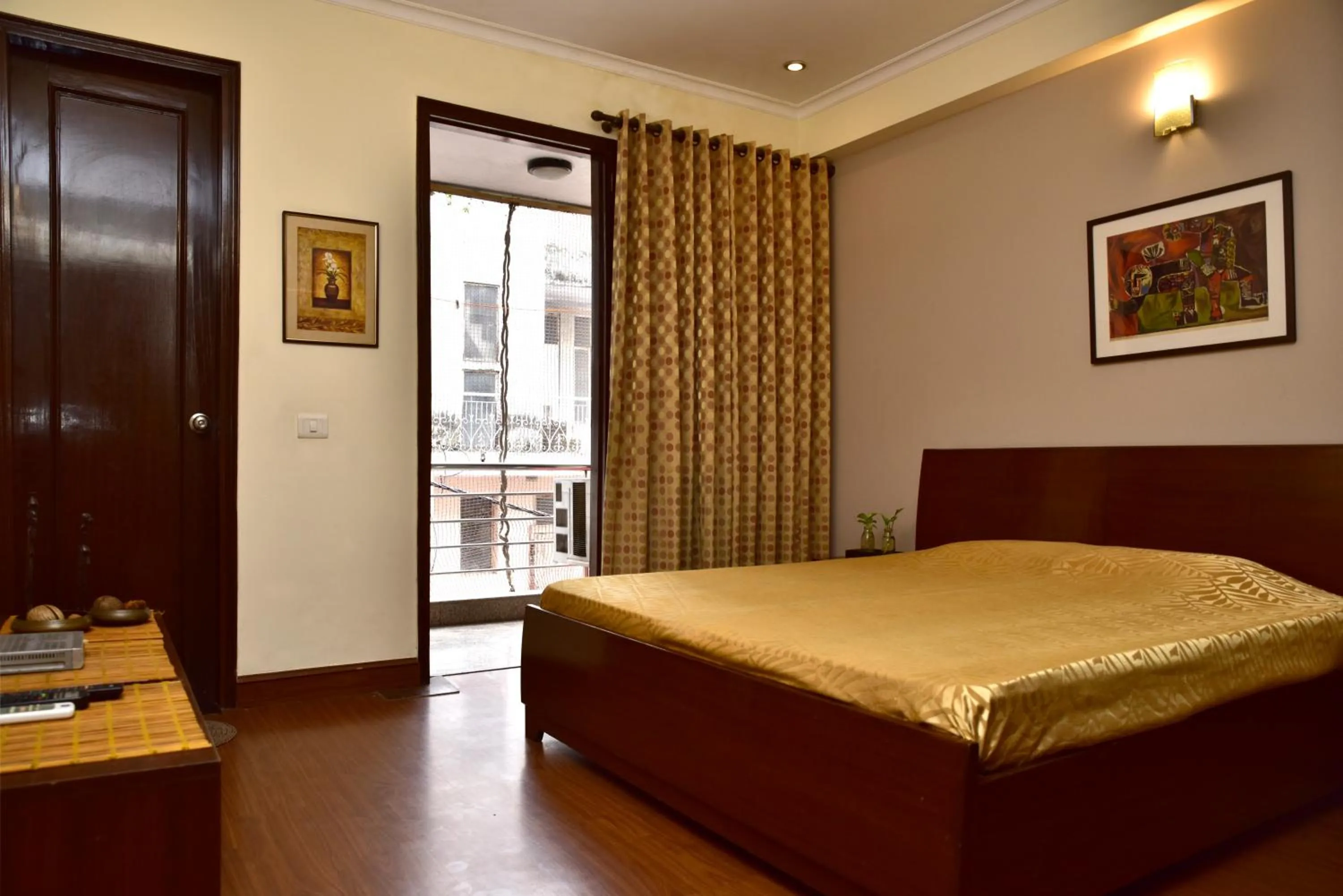 Bed in 2BHK Comfortable Furnished Serviced Apartments in Hauz Khas - Woodpecker Apartments