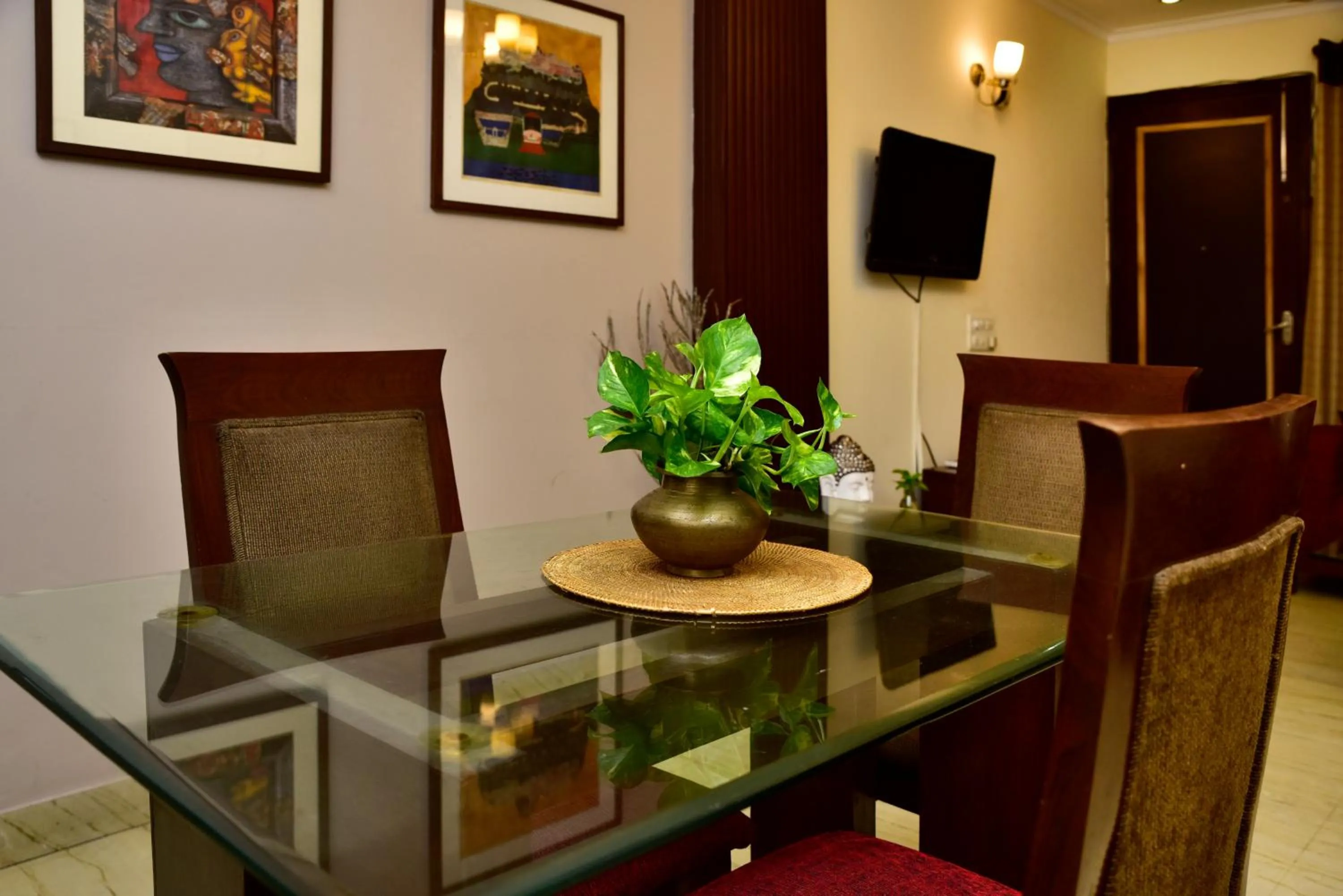 Living room in 2BHK Comfortable Furnished Serviced Apartments in Hauz Khas - Woodpecker Apartments