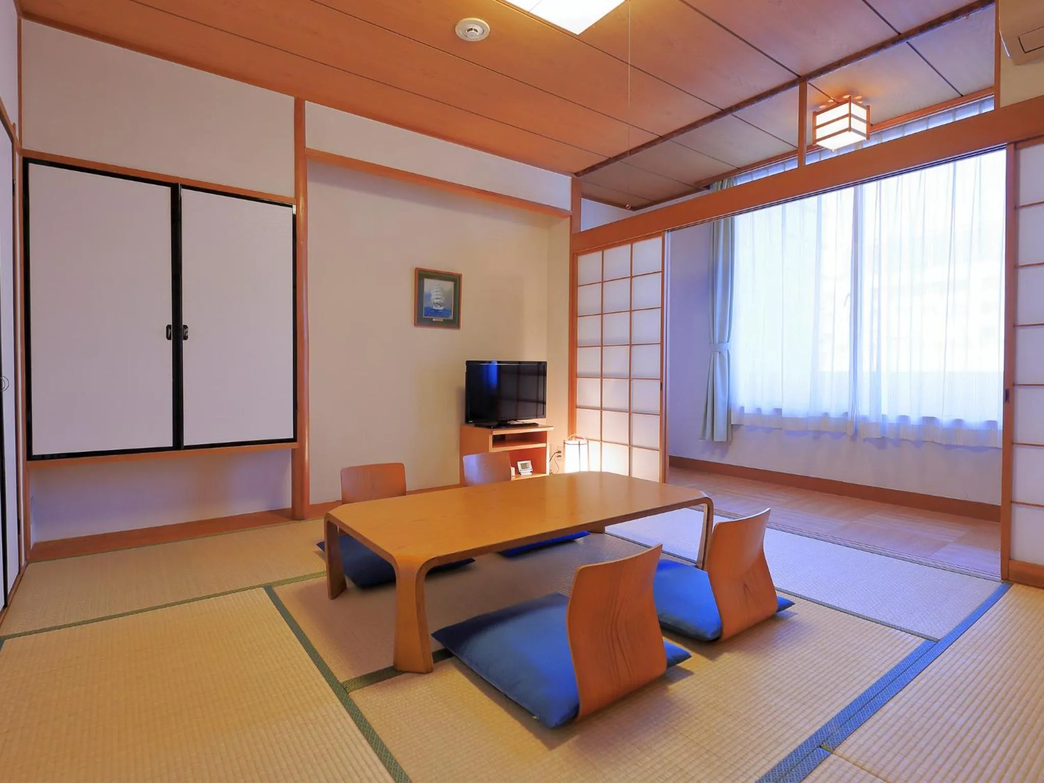 Photo of the whole room in ESCALE-YOKOHAMA