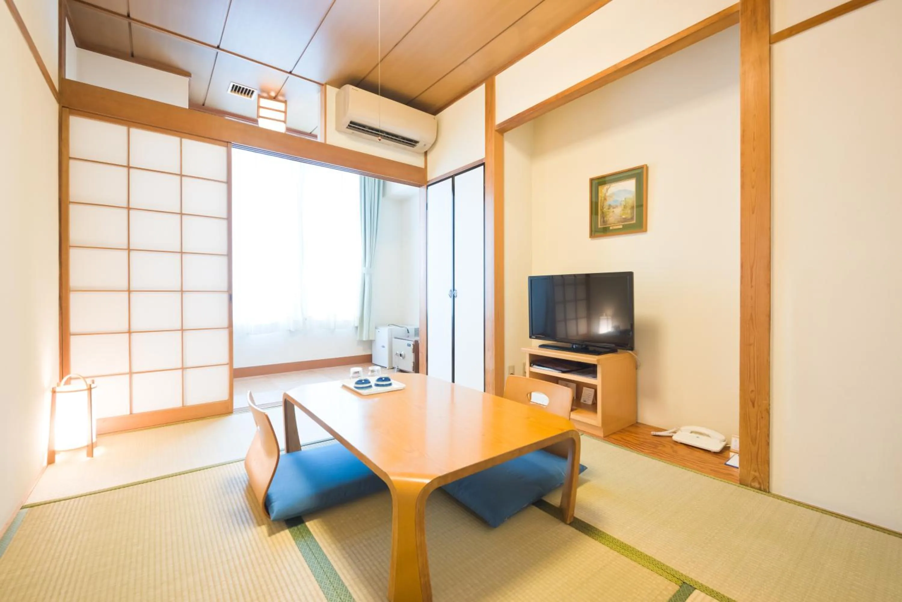 Photo of the whole room in ESCALE-YOKOHAMA