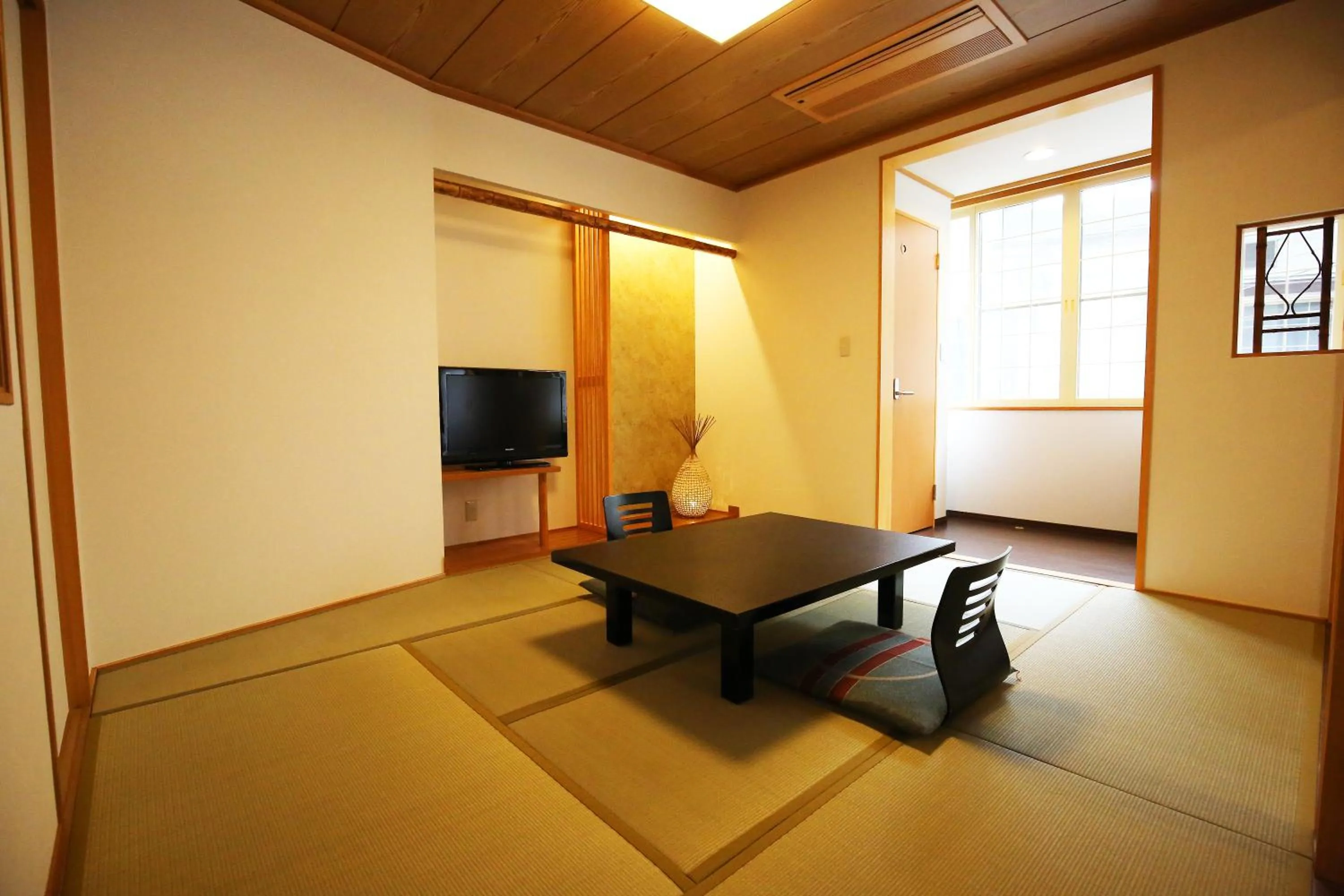 Photo of the whole room in Nakajimaya Ryokan