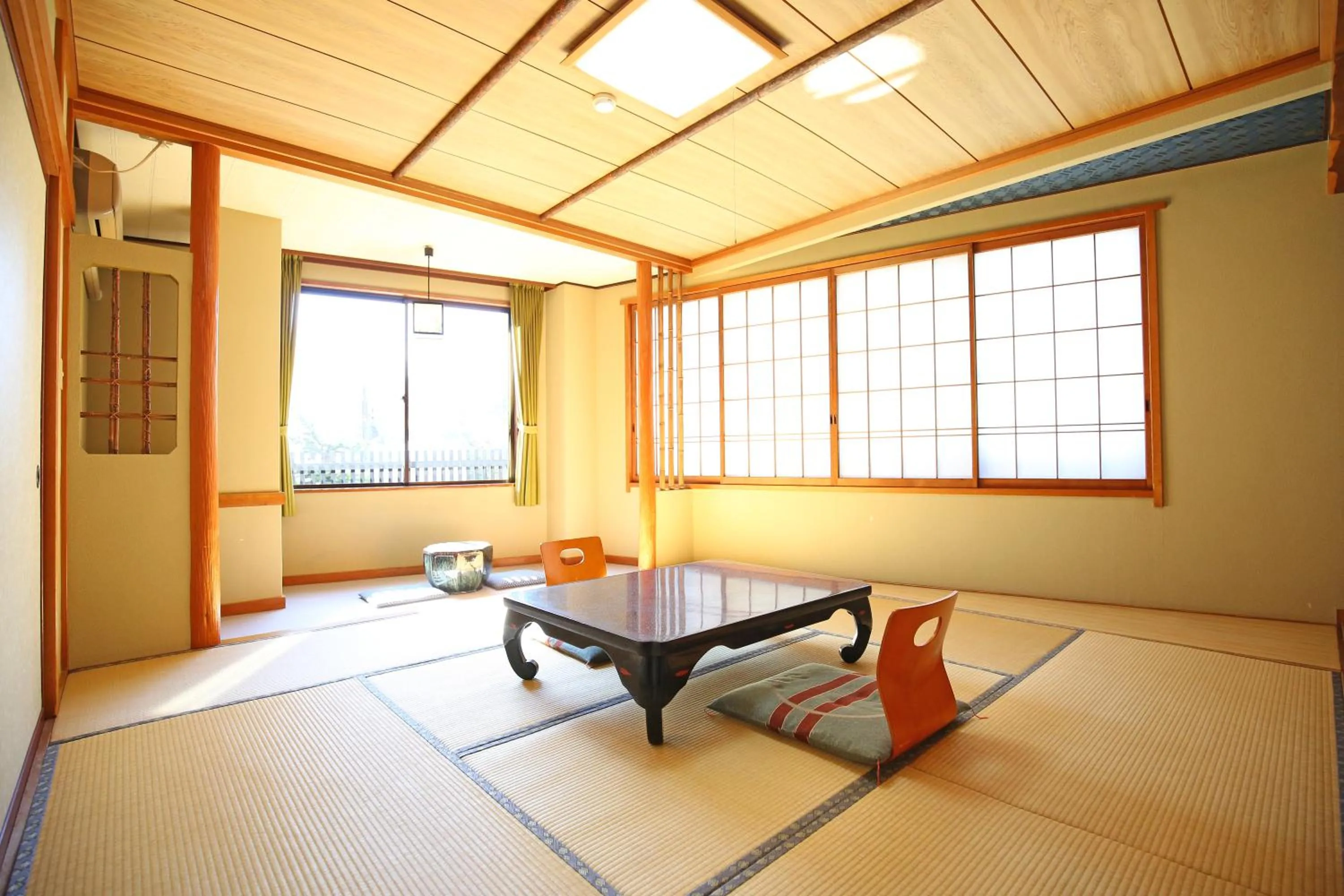 Photo of the whole room in Nakajimaya Ryokan