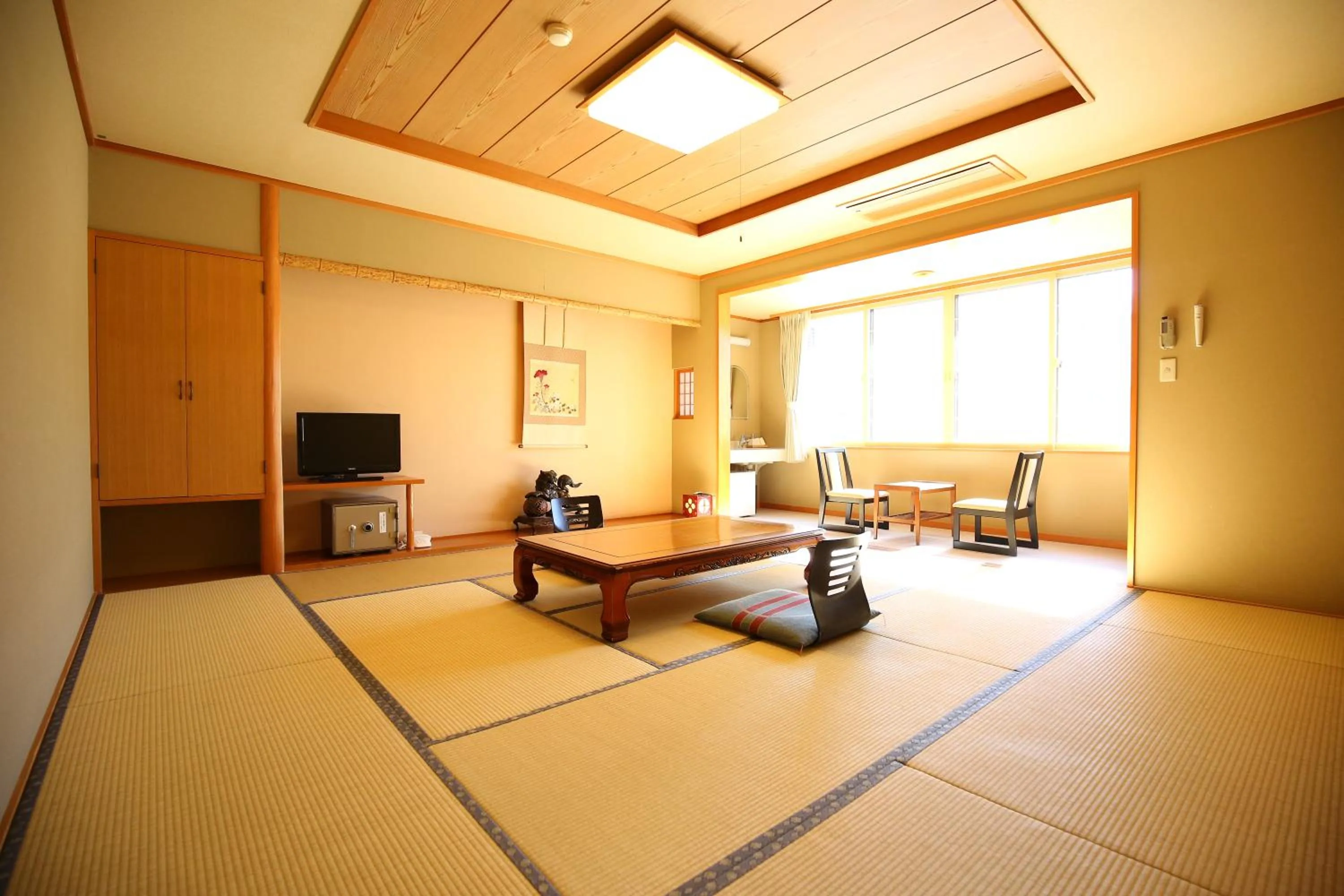Photo of the whole room in Nakajimaya Ryokan