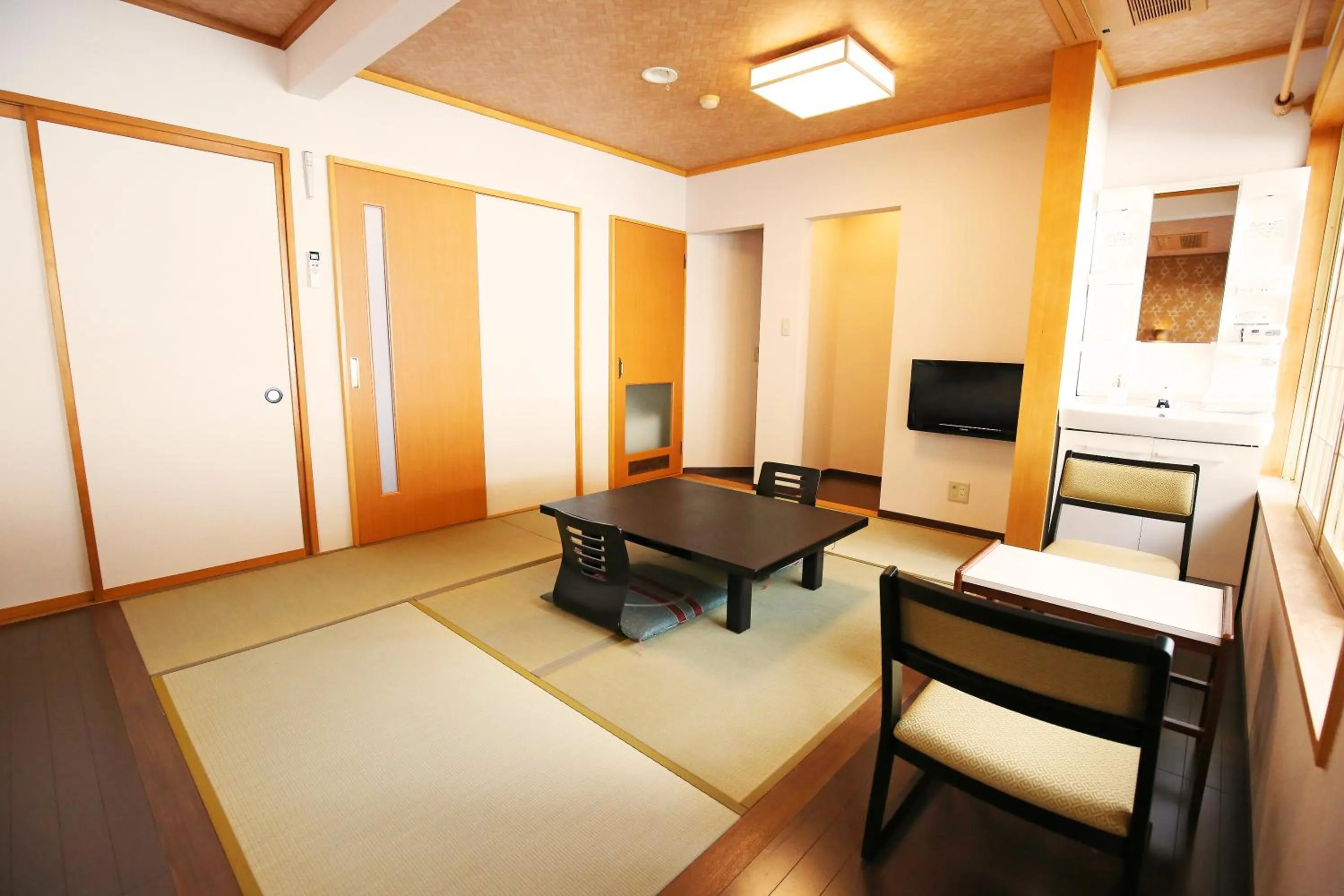 Photo of the whole room in Nakajimaya Ryokan