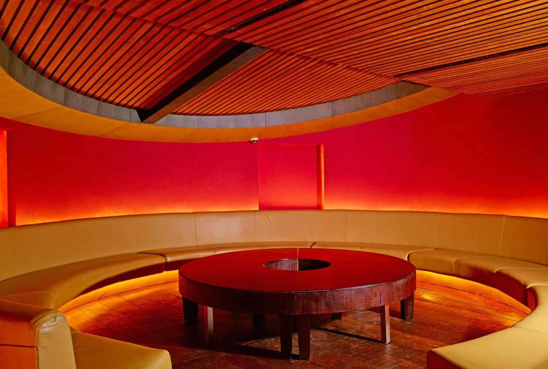 Restaurant/places to eat in Grand Hotel