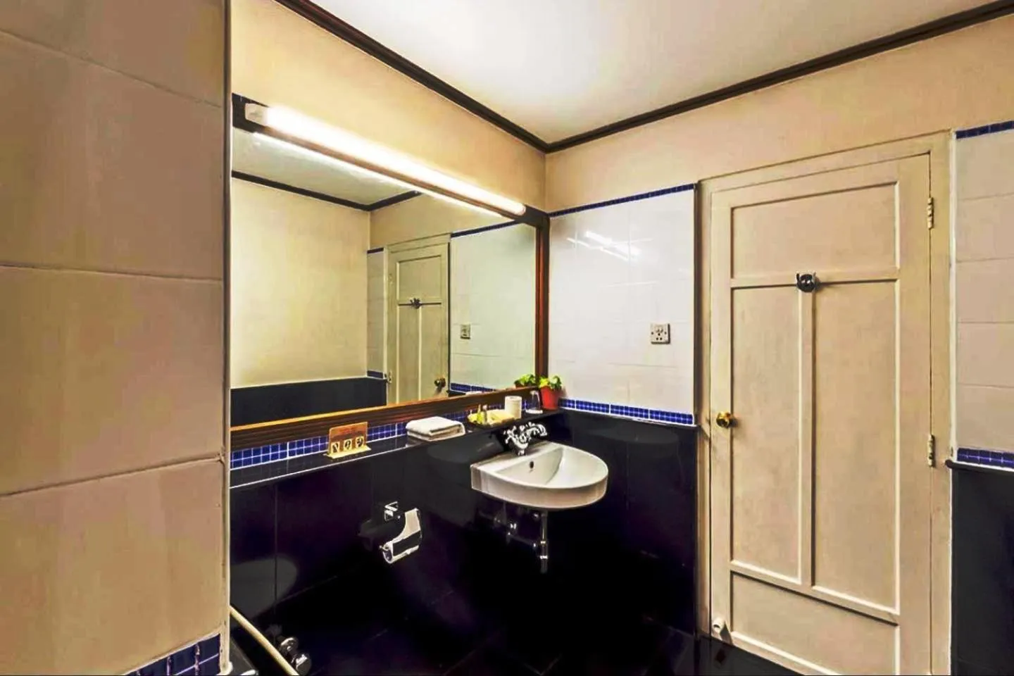 Shower in Grand Hotel