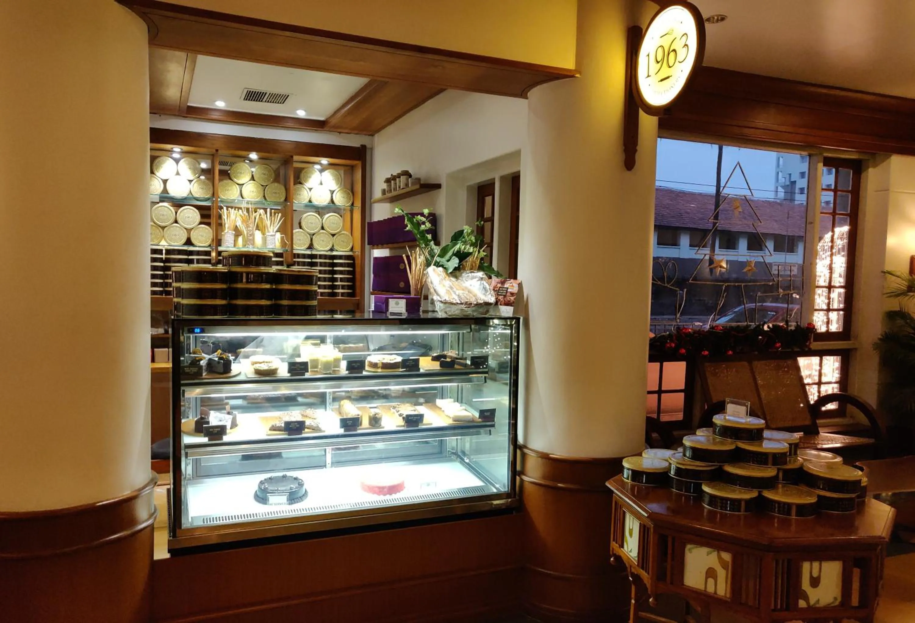 Restaurant/places to eat in Grand Hotel