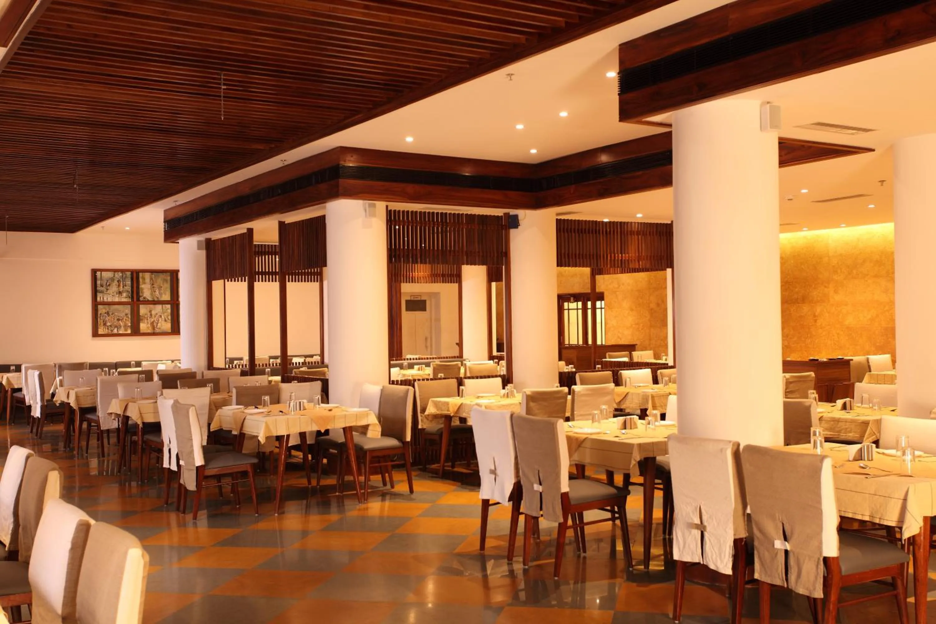 Restaurant/places to eat in Grand Hotel