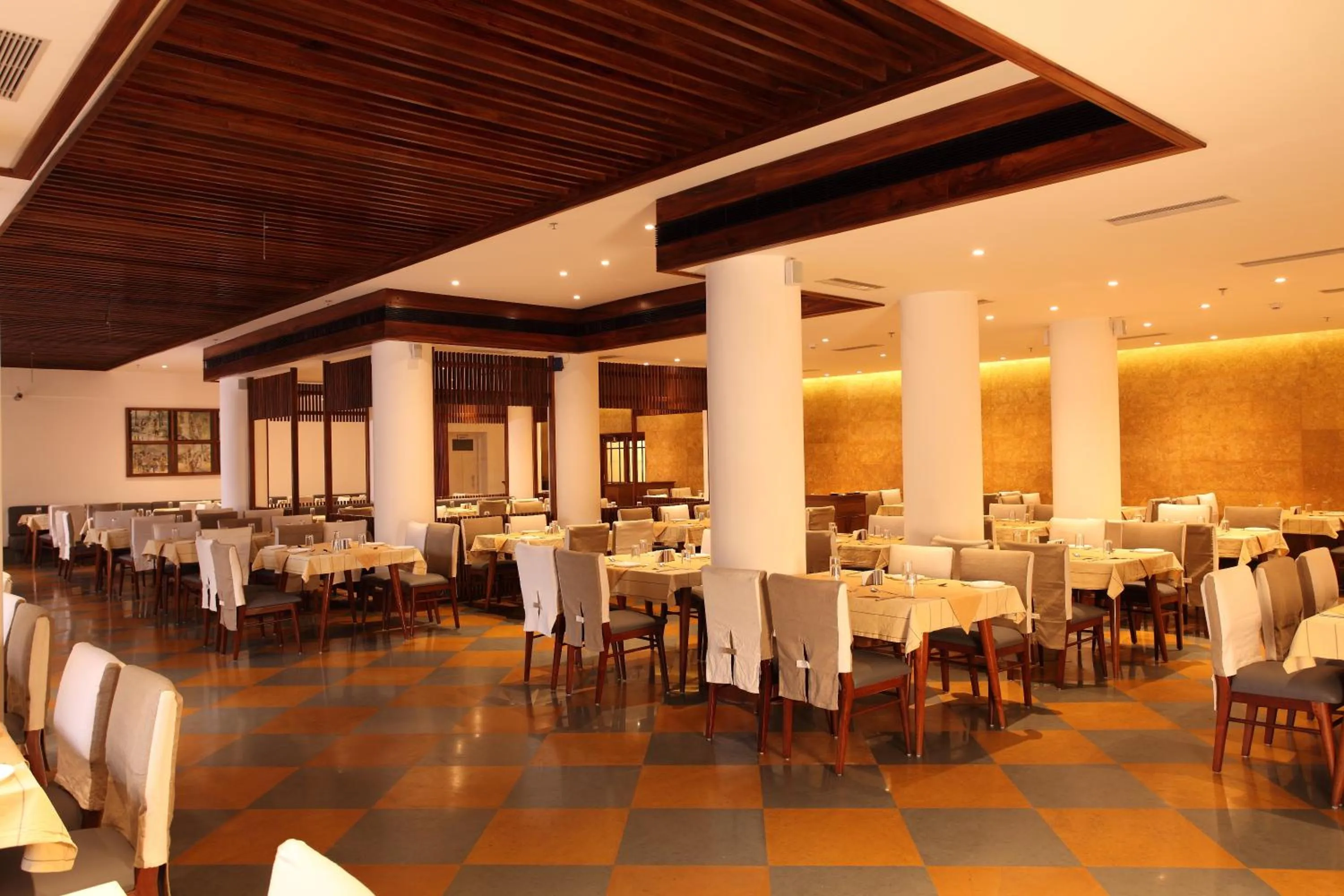 Restaurant/places to eat in Grand Hotel