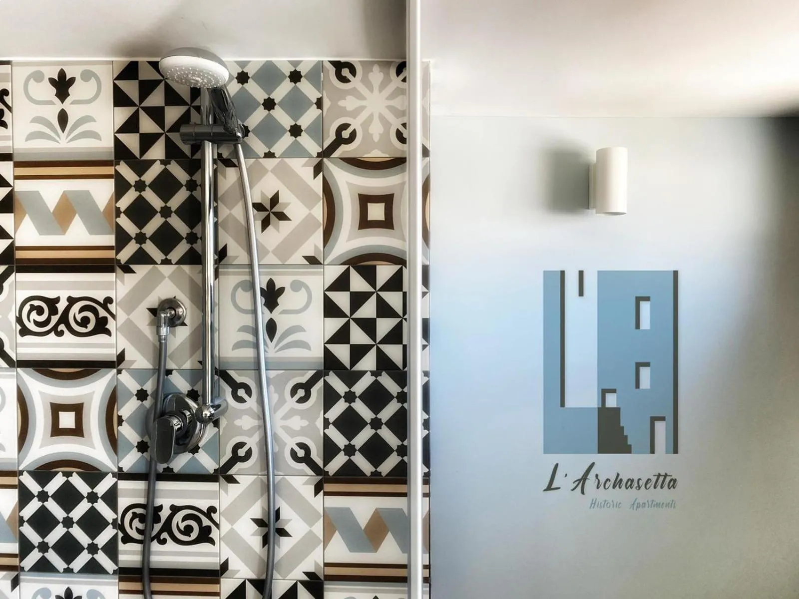 Bathroom in L'ArChasetta Historic Apartments