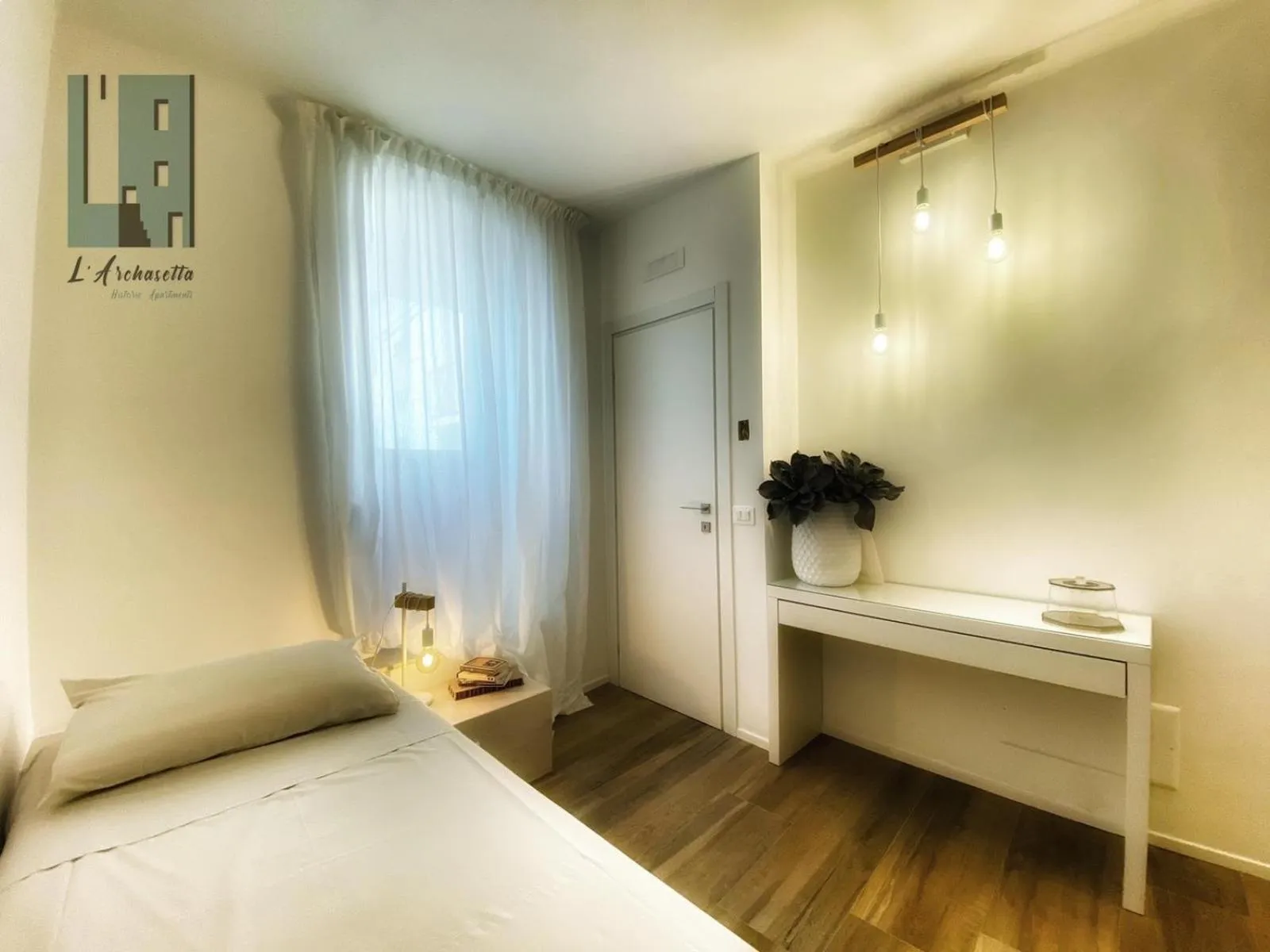 Photo of the whole room in L'ArChasetta Historic Apartments