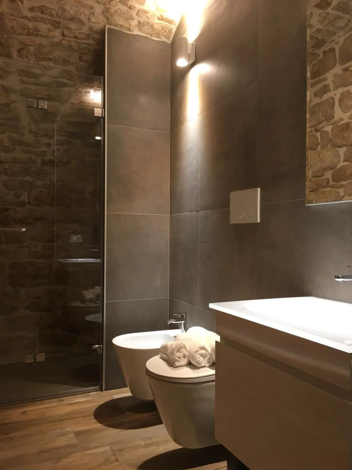 Bathroom in L'ArChasetta Historic Apartments