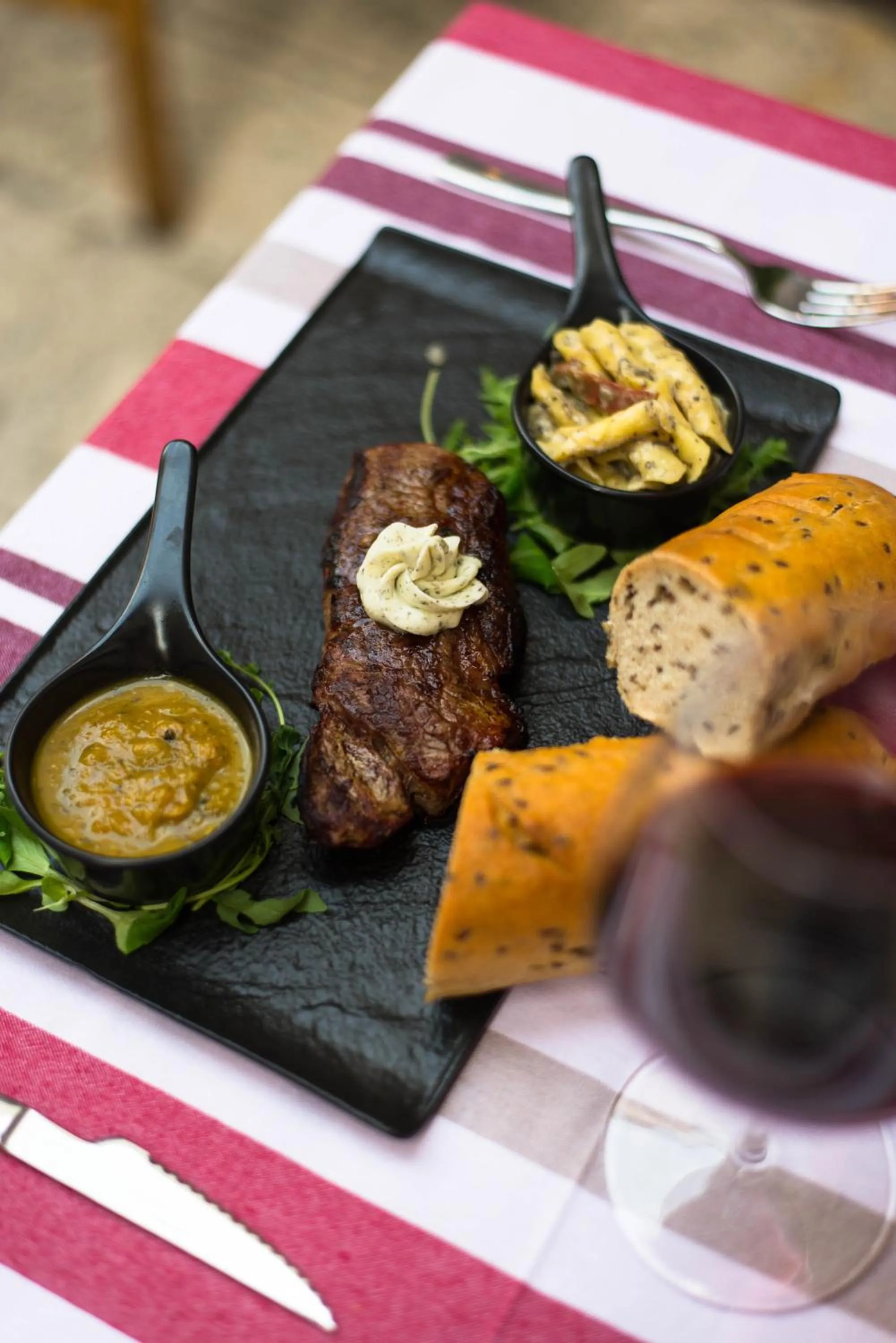 Restaurant/places to eat in Heritage Hotel Cardo