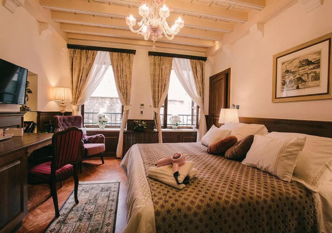 Bedroom, Bed in Heritage Hotel Cardo