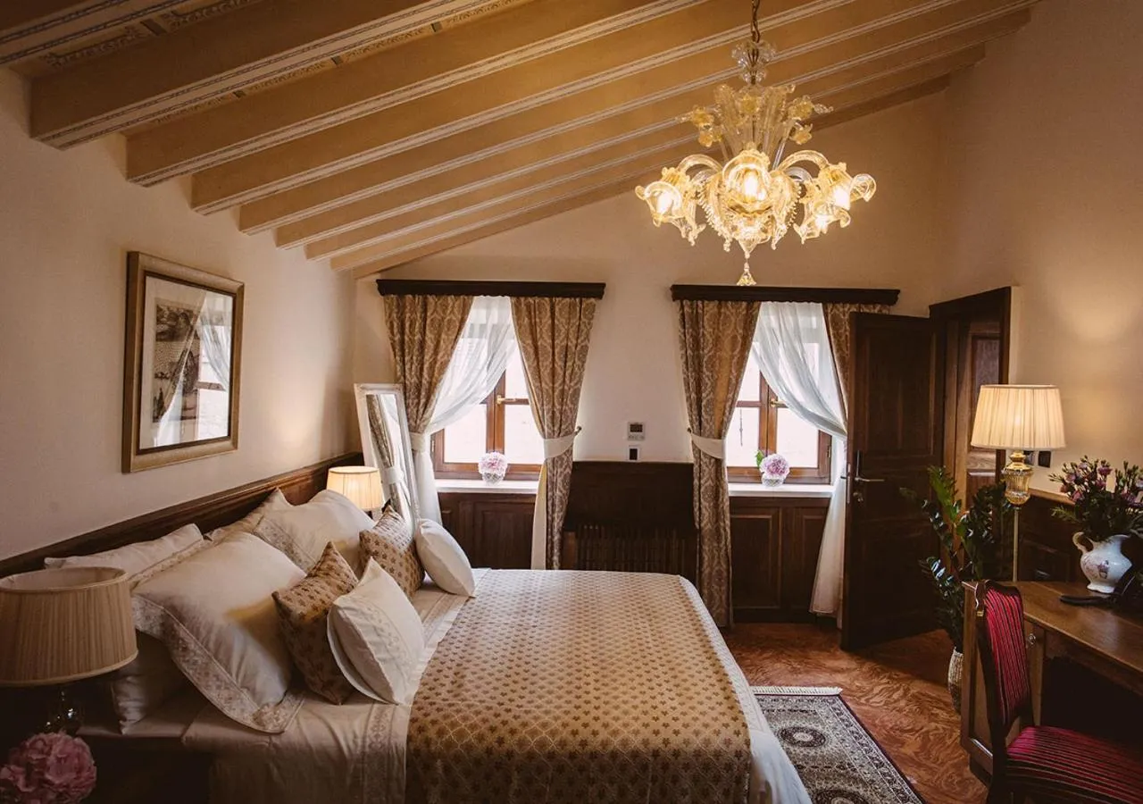 Bed in Heritage Hotel Cardo