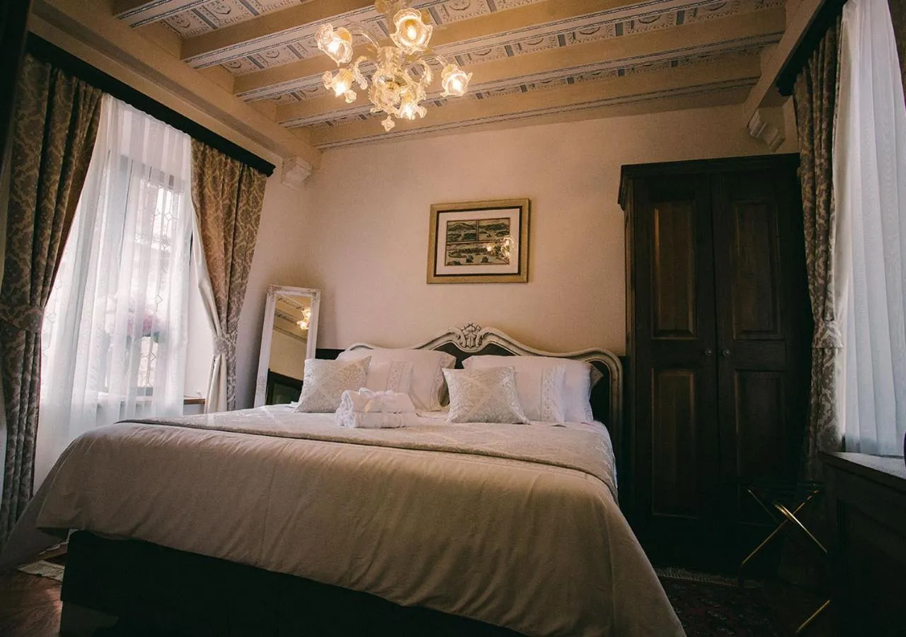 Bed in Heritage Hotel Cardo