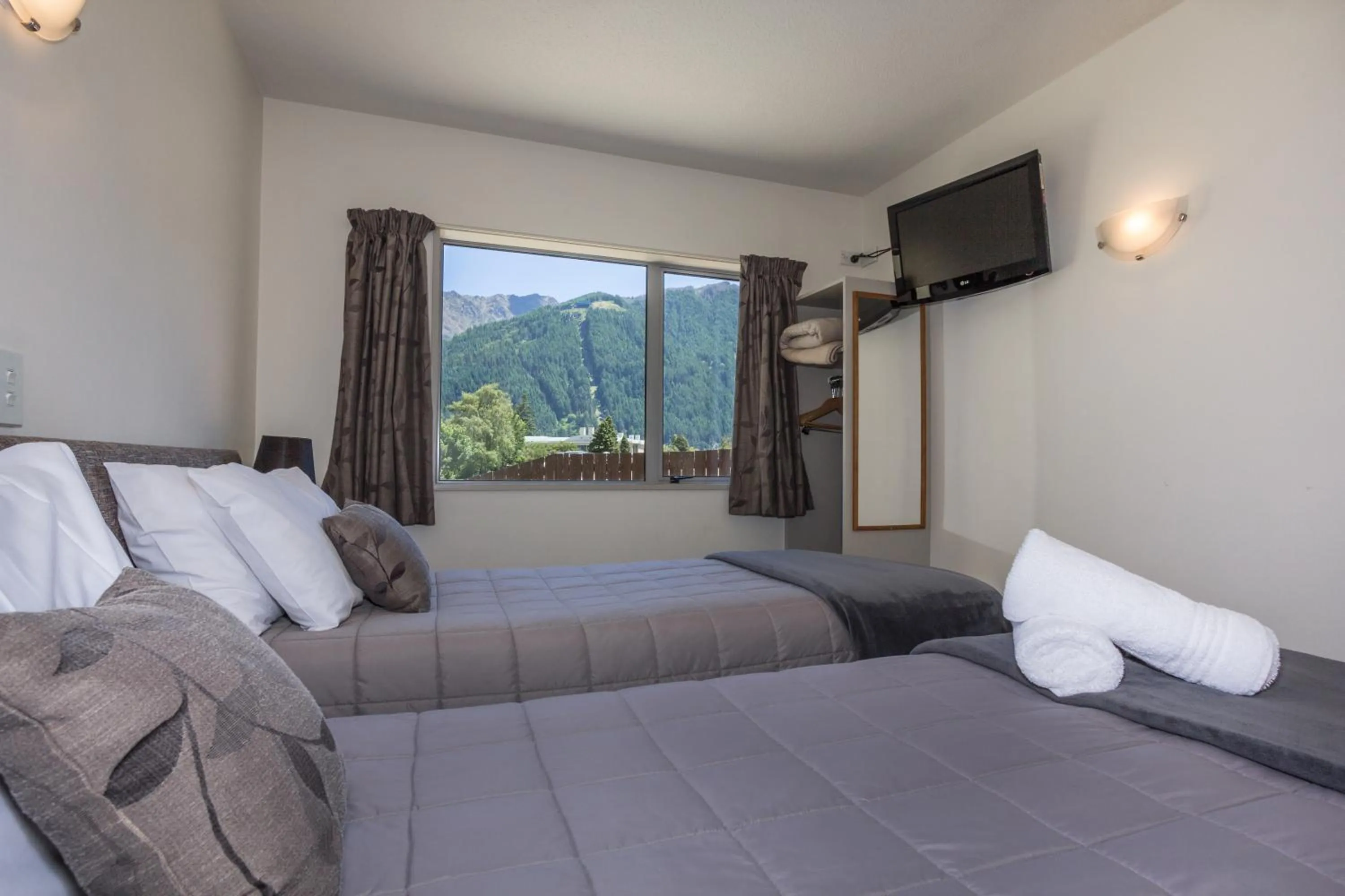 Bed in Alexis Motel & Apartments