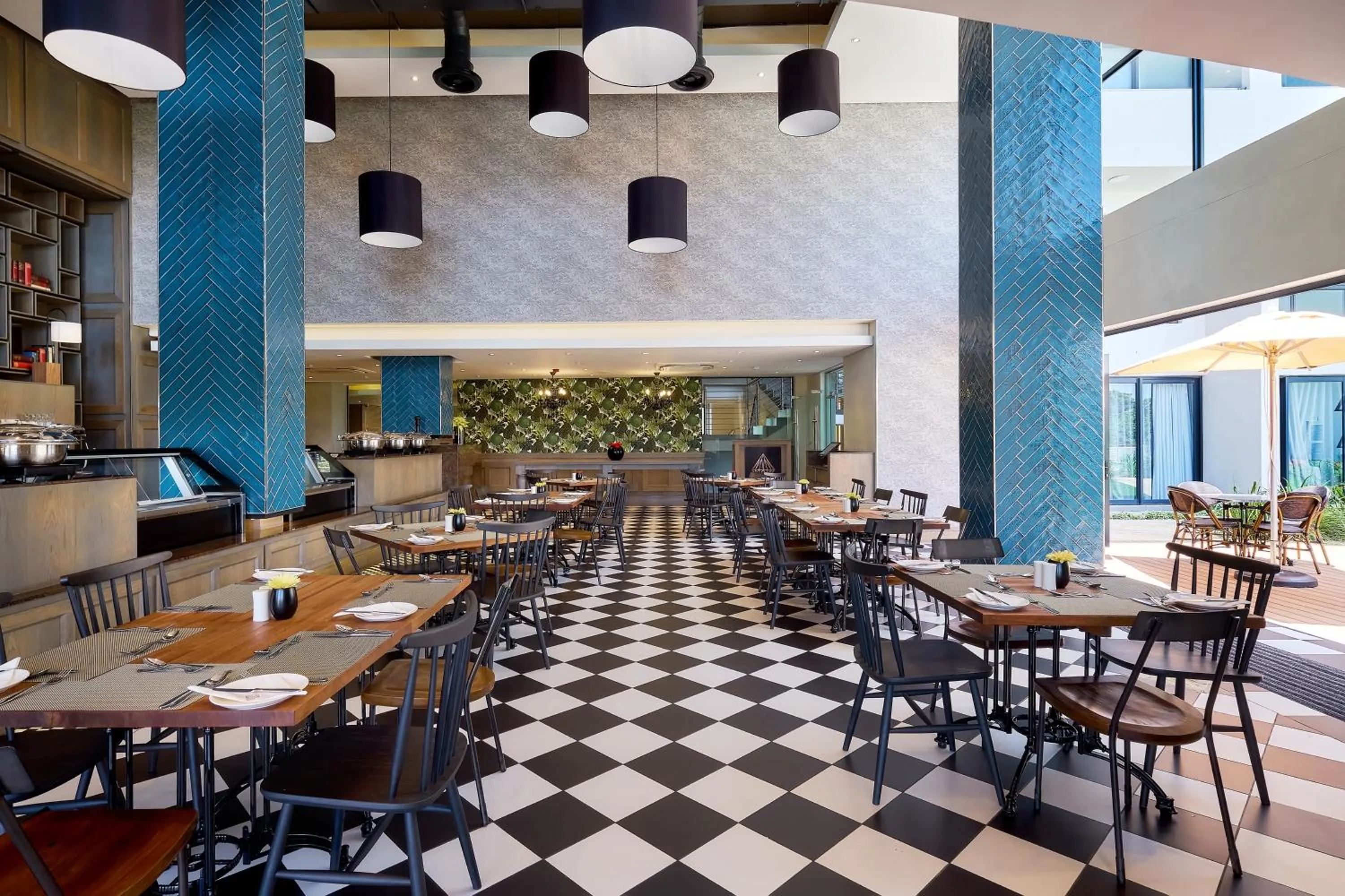 Restaurant/places to eat in The Regency Apartment Hotel Menlyn