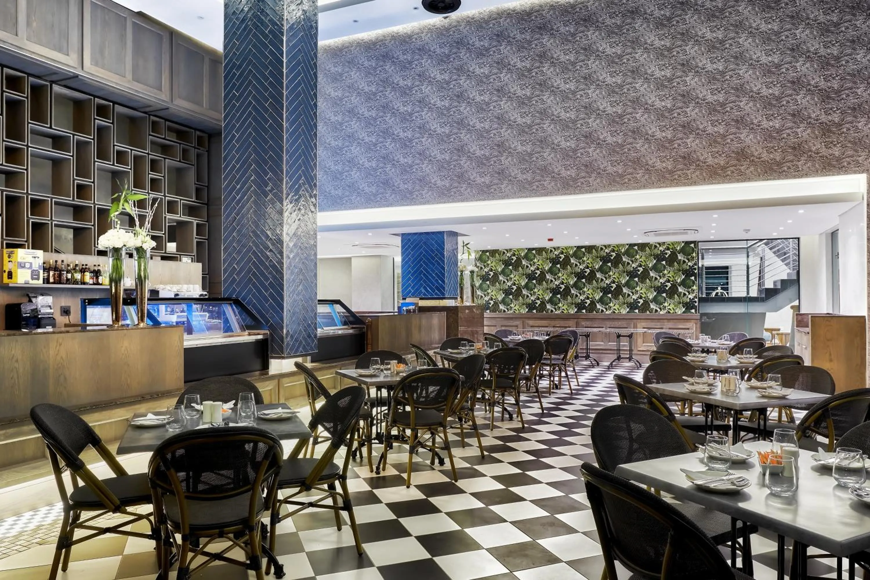 Restaurant/places to eat in The Regency Apartment Hotel Menlyn