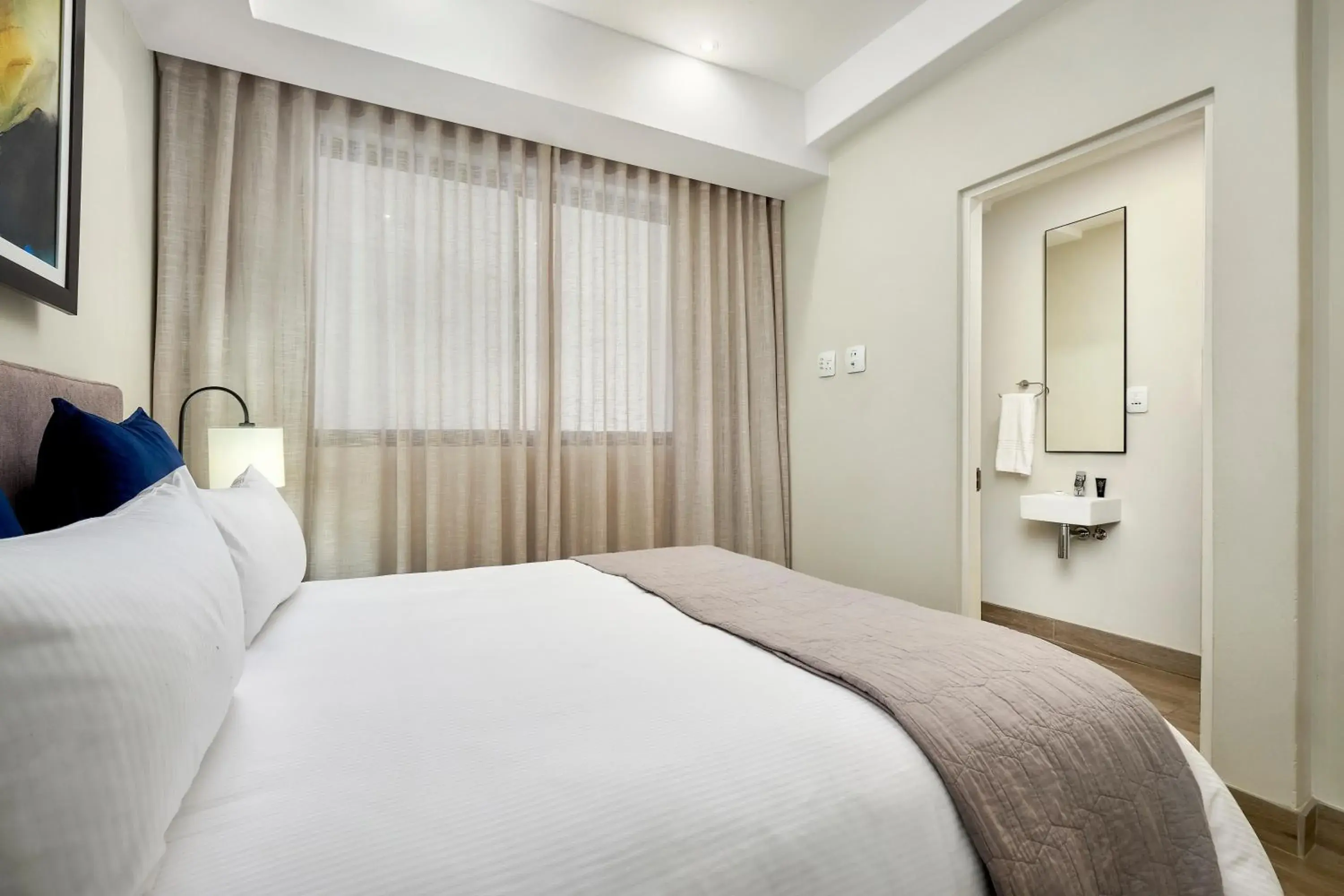 Small Queen Room in The Regency Apartment Hotel Menlyn Small Queen Room in The Regency Apartment Hotel Menlyn