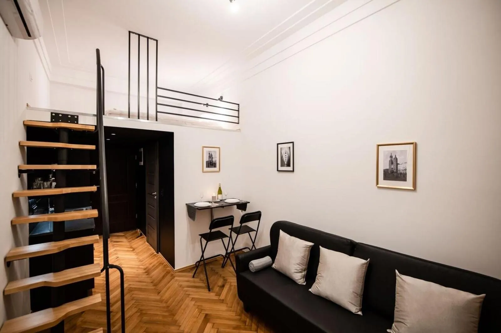 Photo of the whole room in DIETLA 99 APARTMENTS - IDEAL LOCATION - in the heart of Krakow