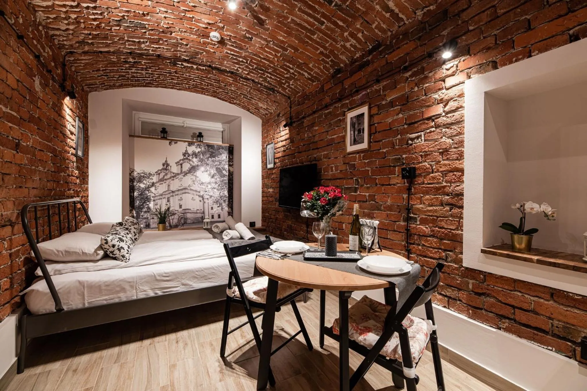 Photo of the whole room, Bed in DIETLA 99 APARTMENTS - IDEAL LOCATION - in the heart of Krakow
