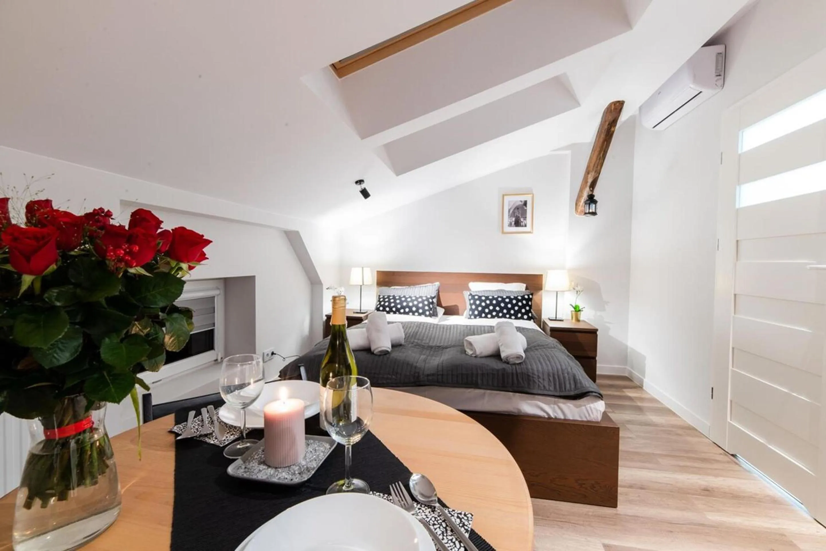 Photo of the whole room, Bed in DIETLA 99 APARTMENTS - IDEAL LOCATION - in the heart of Krakow