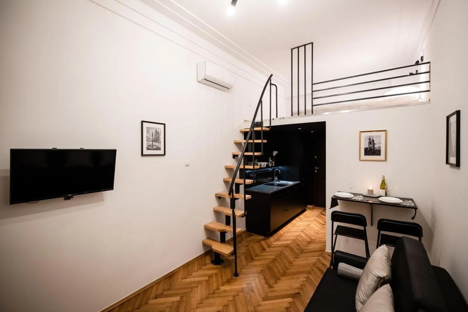 Photo of the whole room in DIETLA 99 APARTMENTS - IDEAL LOCATION - in the heart of Krakow