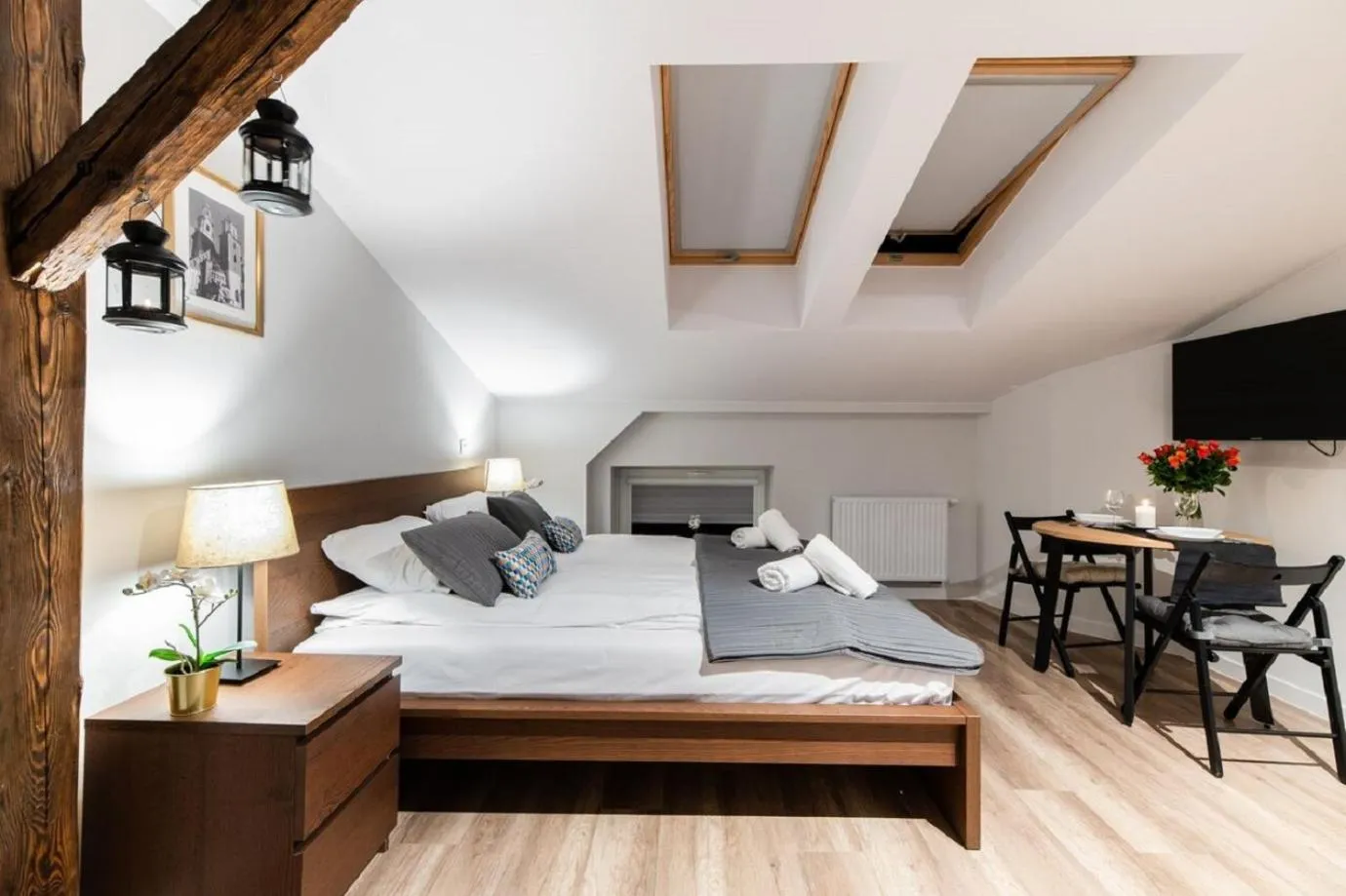 Photo of the whole room, Bed in DIETLA 99 APARTMENTS - IDEAL LOCATION - in the heart of Krakow