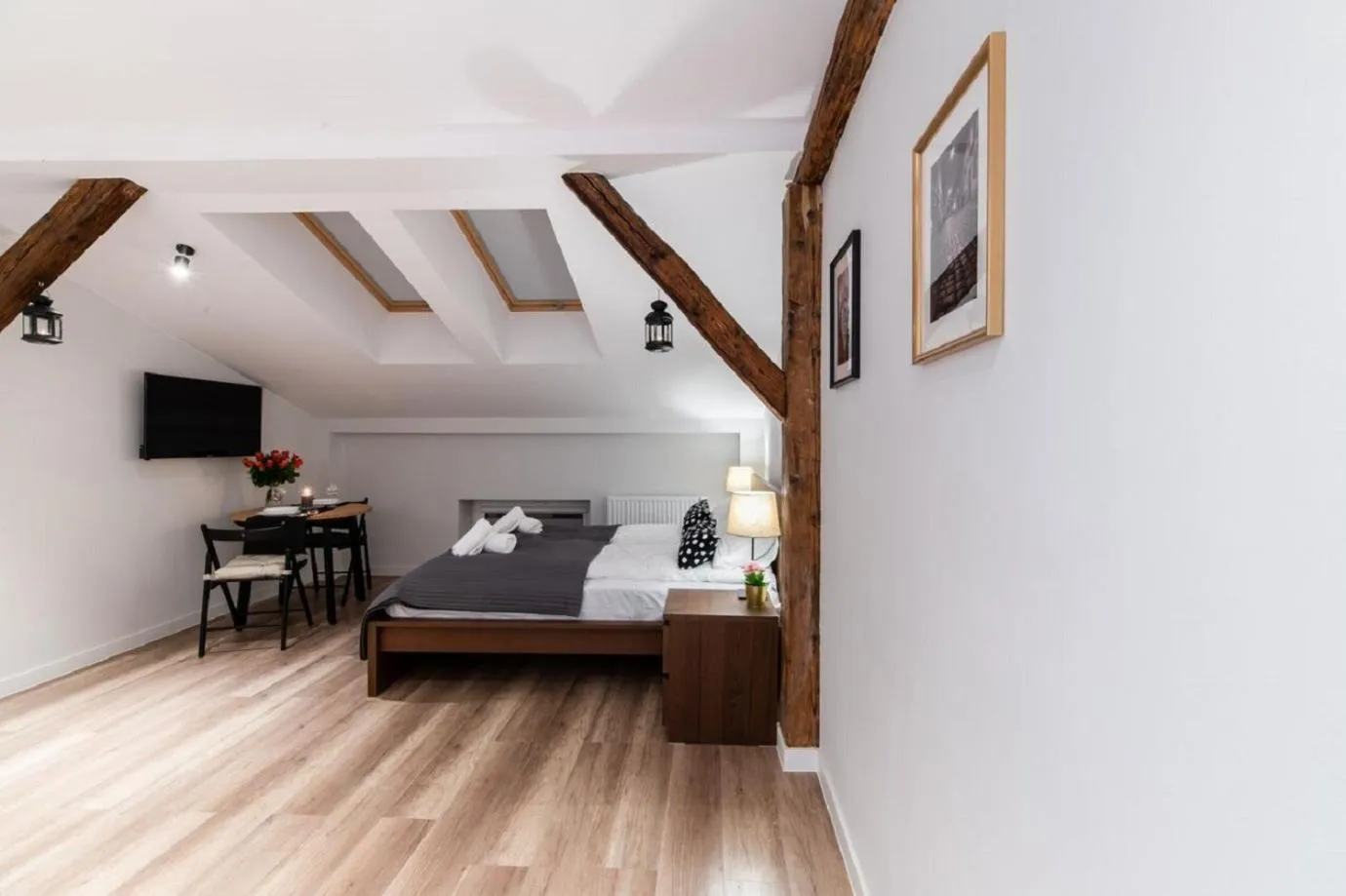 Photo of the whole room, Bed in DIETLA 99 APARTMENTS - IDEAL LOCATION - in the heart of Krakow