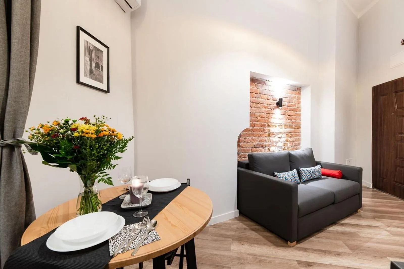 Photo of the whole room in DIETLA 99 APARTMENTS - IDEAL LOCATION - in the heart of Krakow