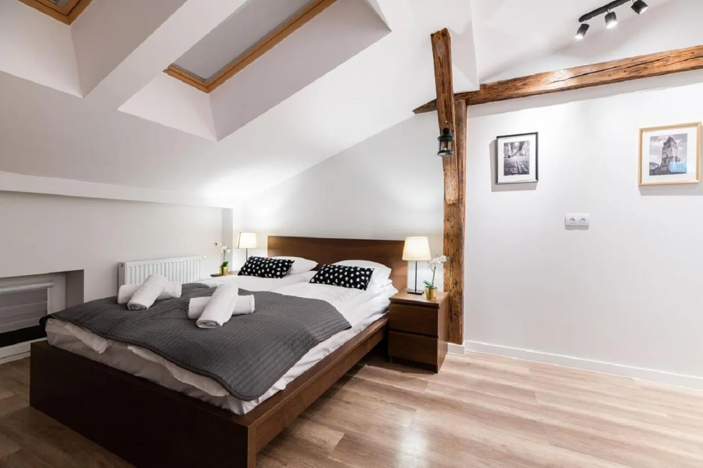 Photo of the whole room, Bed in DIETLA 99 APARTMENTS - IDEAL LOCATION - in the heart of Krakow