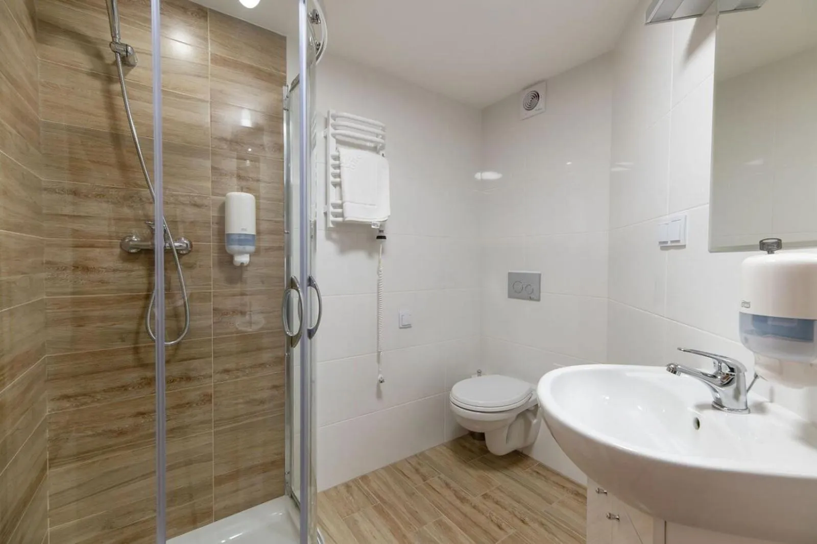 Bathroom in DIETLA 99 APARTMENTS - IDEAL LOCATION - in the heart of Krakow