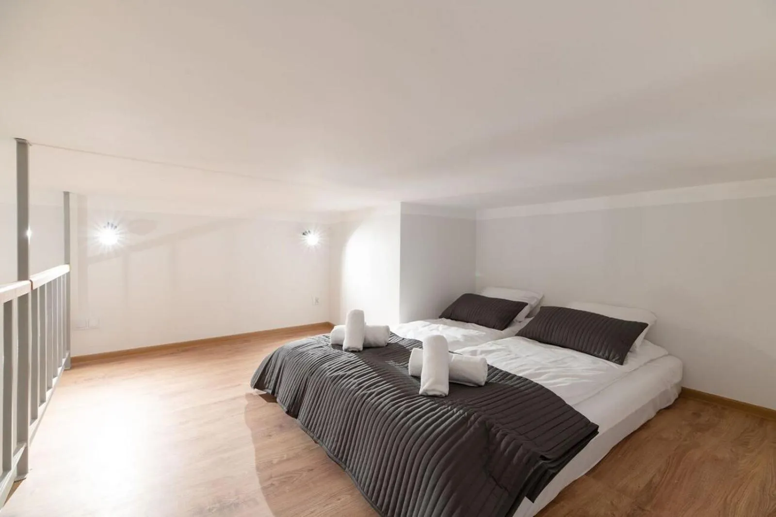 Photo of the whole room, Bed in DIETLA 99 APARTMENTS - IDEAL LOCATION - in the heart of Krakow